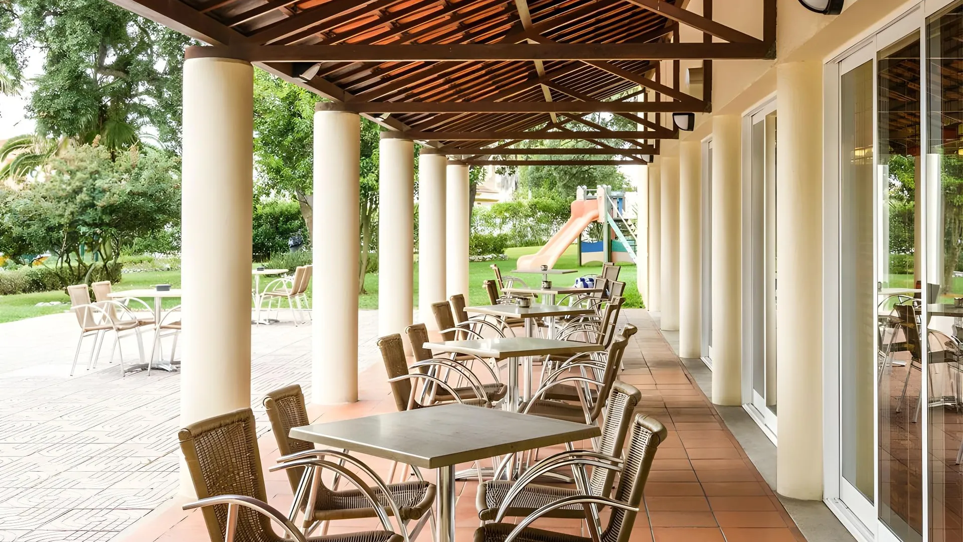 세투발 이비스 세투발 2성급 호텔 외관