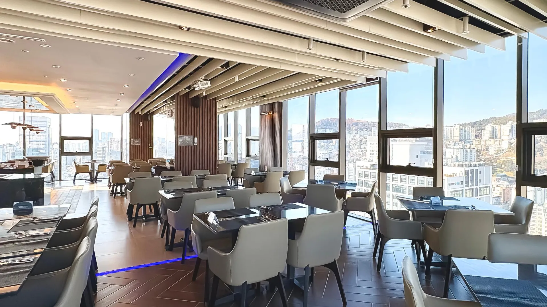 부산 라마다 앙코르 바이 윈덤 부산역 4성급 호텔 로비