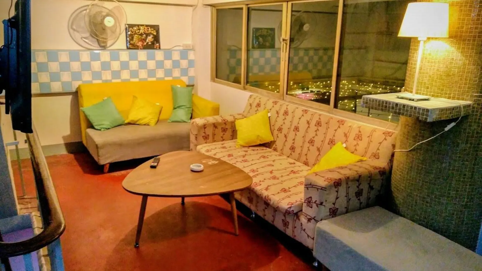 방콕 카오산의 프라이빗 하우스 (m², 침실 1개, 프라이빗 욕실 3개) 2성급 게스트하우스 로비