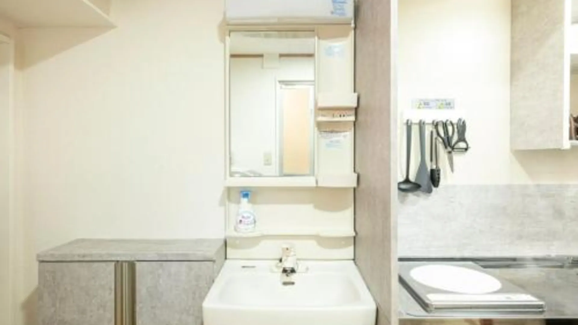 도쿄 / 동경 東京駅や秋葉原駅から電車でアクセス良好 2성급 싱글룸 레스토랑