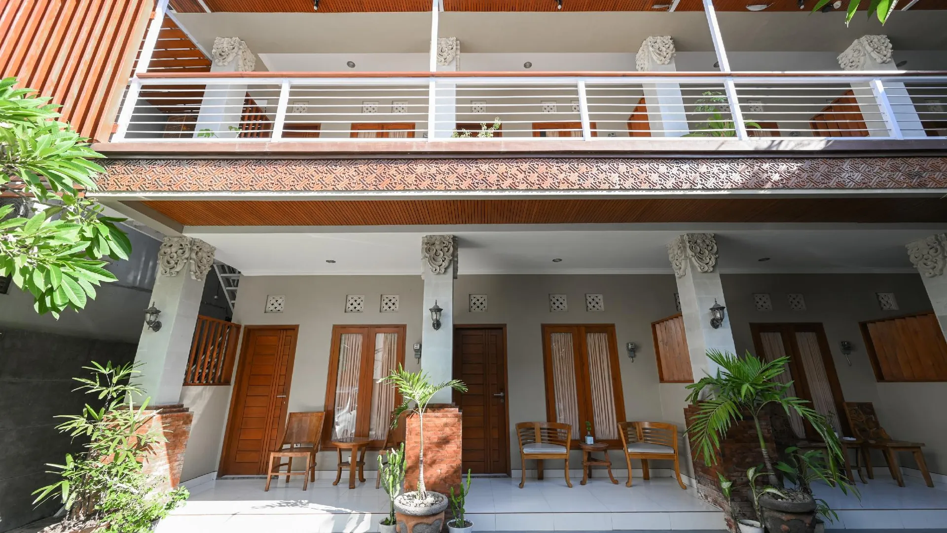 발리 레드도어즈 메르타사리 비치 근처 2 2성급 호텔 수영장