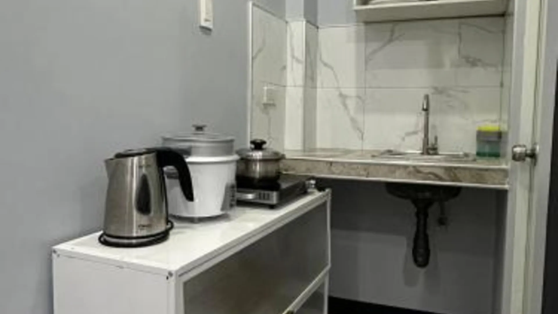 세부 K and R Apartment Fully-furnished Studio Room 2성급 싱글룸 로비