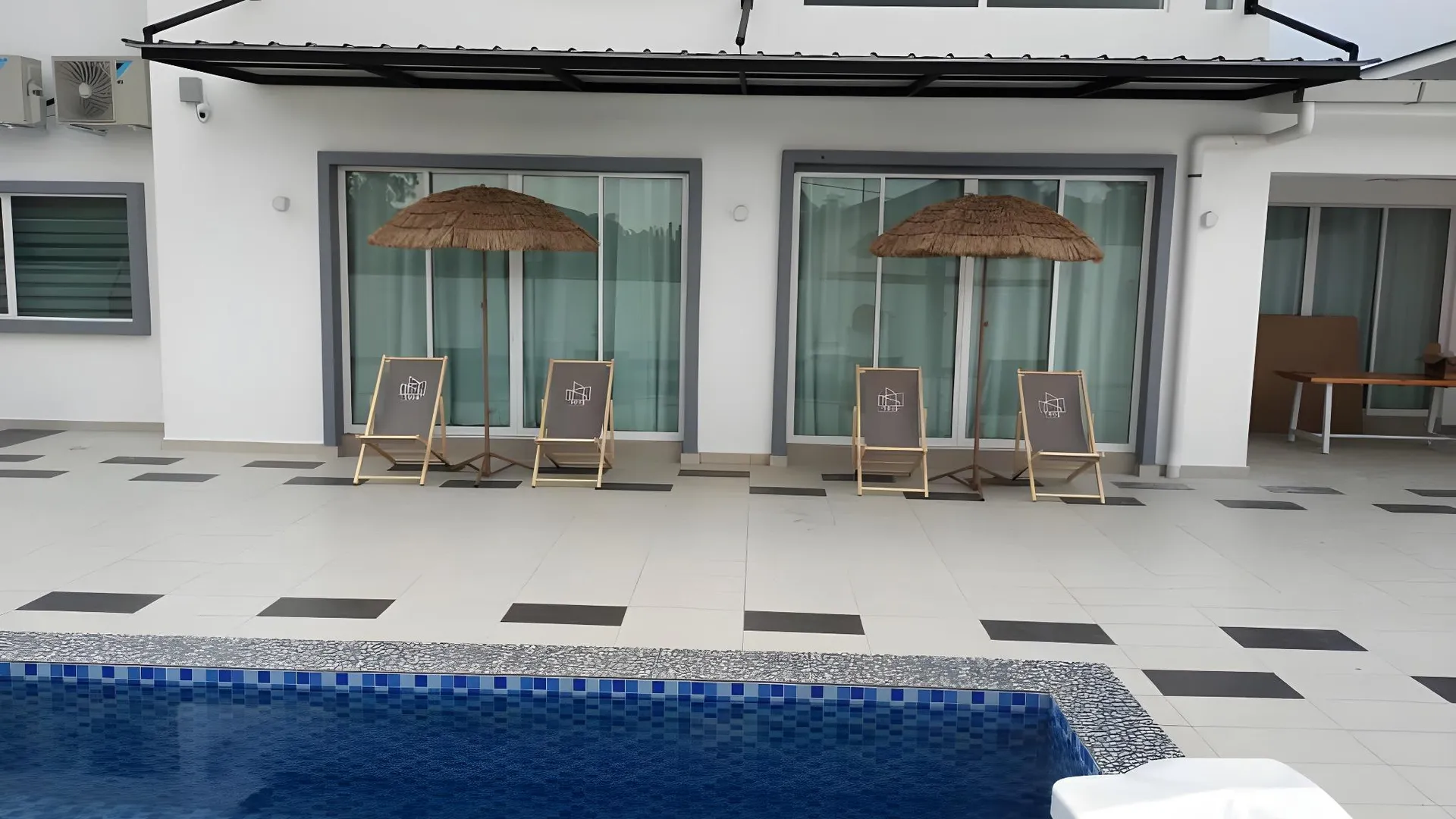 이포 캄풍 자와의 프라이빗 하우스 (100m², 침실 6개, 프라이빗 욕실 8개) 3성급 싱글룸 레스토랑