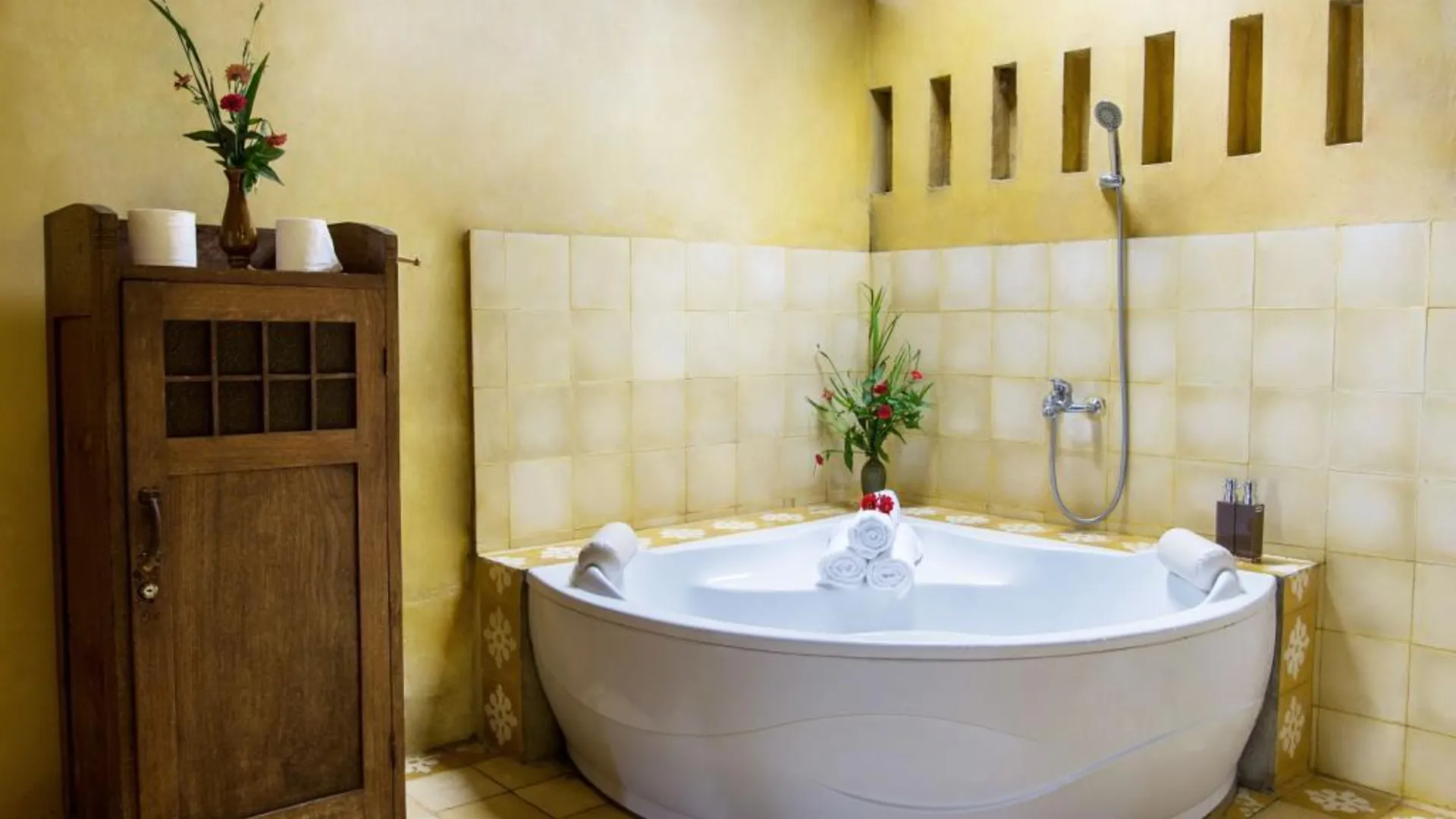 발리 디완 티 마운틴 사이드 4성급 호텔 레스토랑