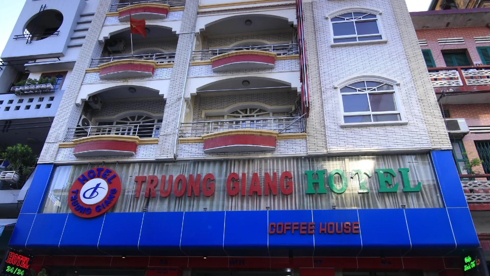 호치민 트루옹 지앙 호텔 1성급 호텔 외관