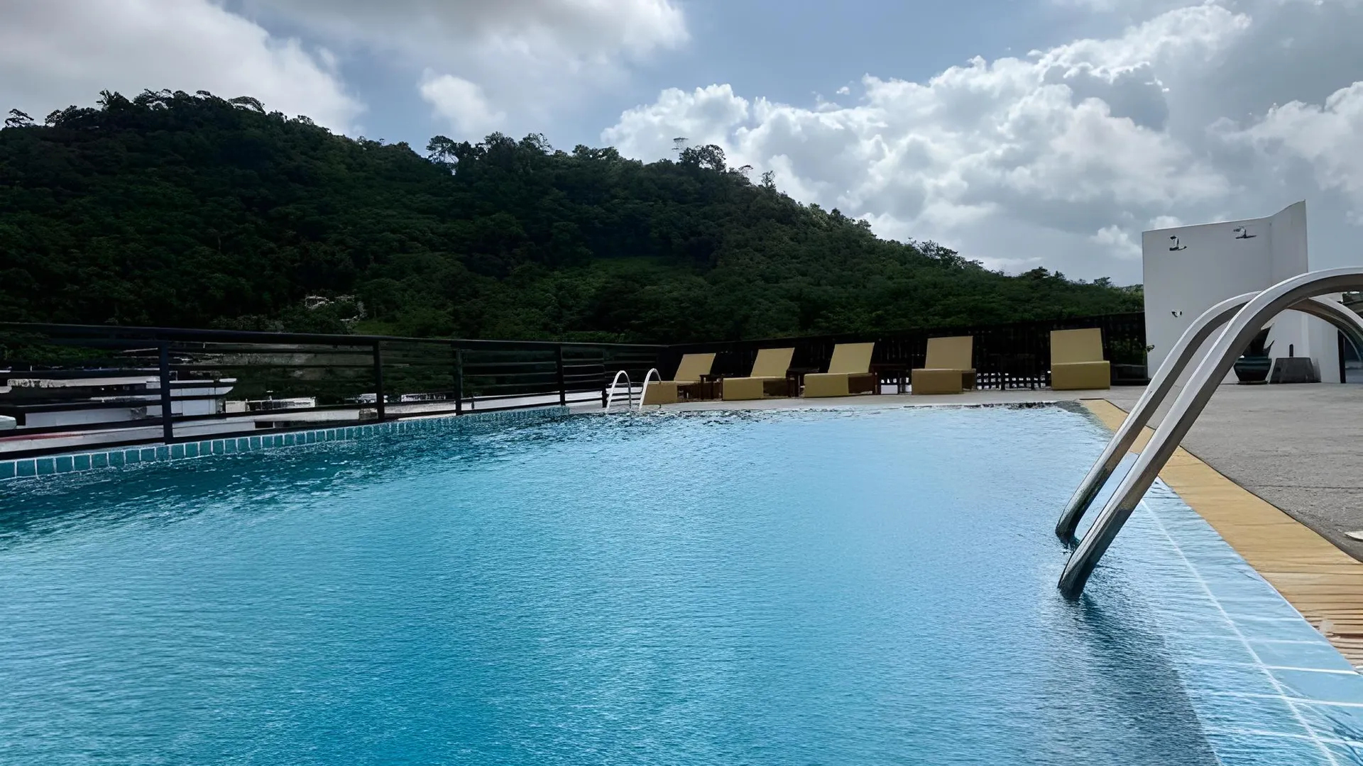 푸켓 더 크리스 리조트 호텔 4성급 호텔 수영장