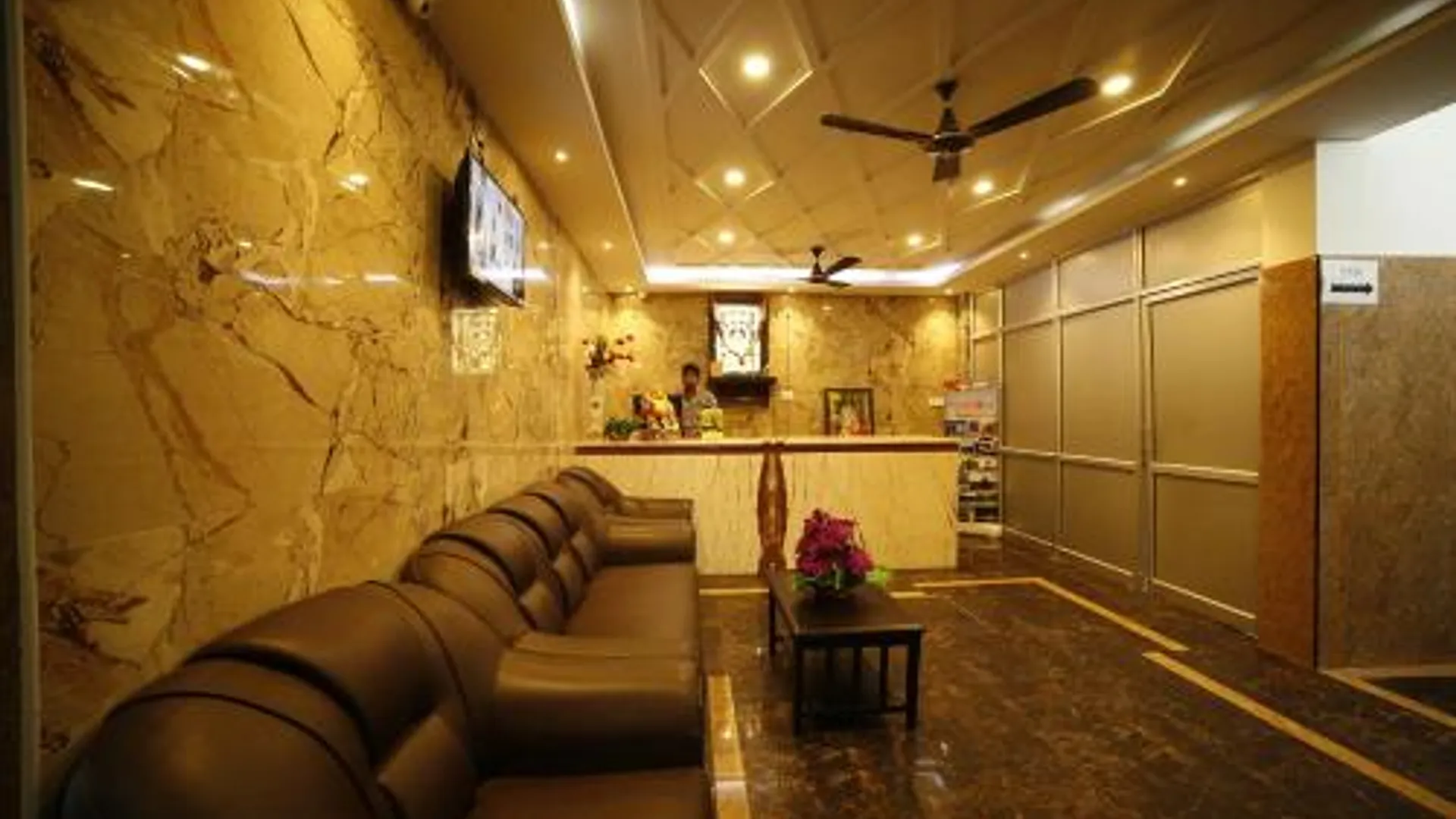 람메스와람 호텔 라가벤드라 3성급 호텔 외관