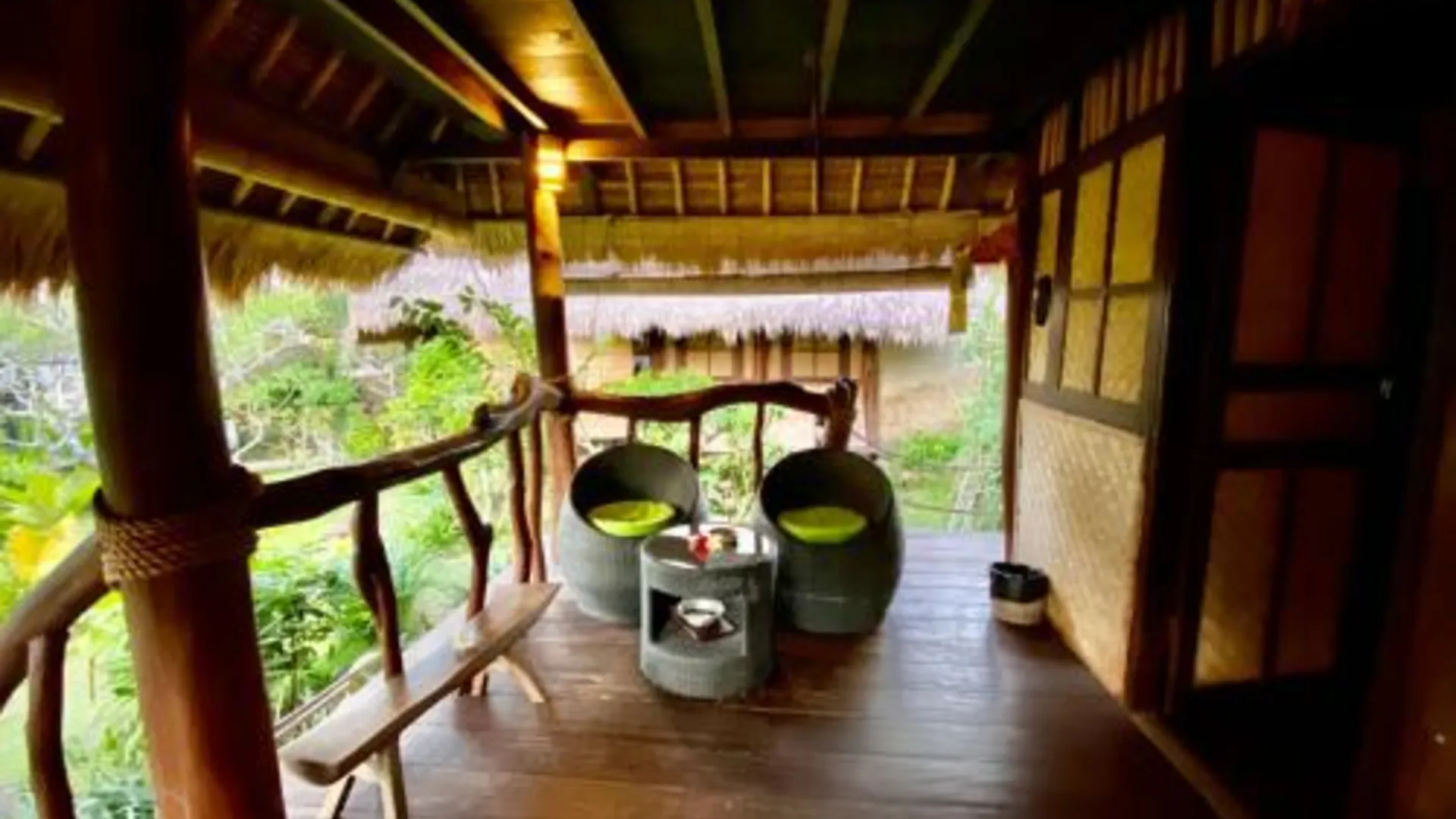 발리 플라워 버드 벙갈로 5성급 게스트하우스 전망