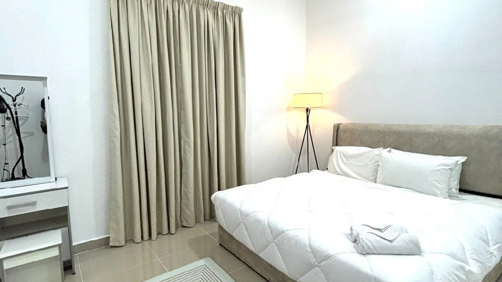 둥군 둥근의 프라이빗 하우스 (1700m², 침실 3개, 프라이빗 욕실 3개) 2성급 싱글룸 스위트룸