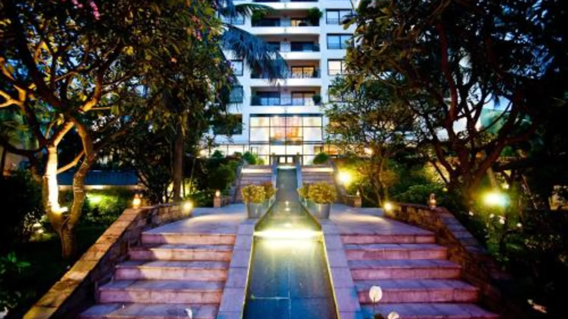 호치민 사이공 도멘 럭셔리 레지던스 4성급 호텔 수영장