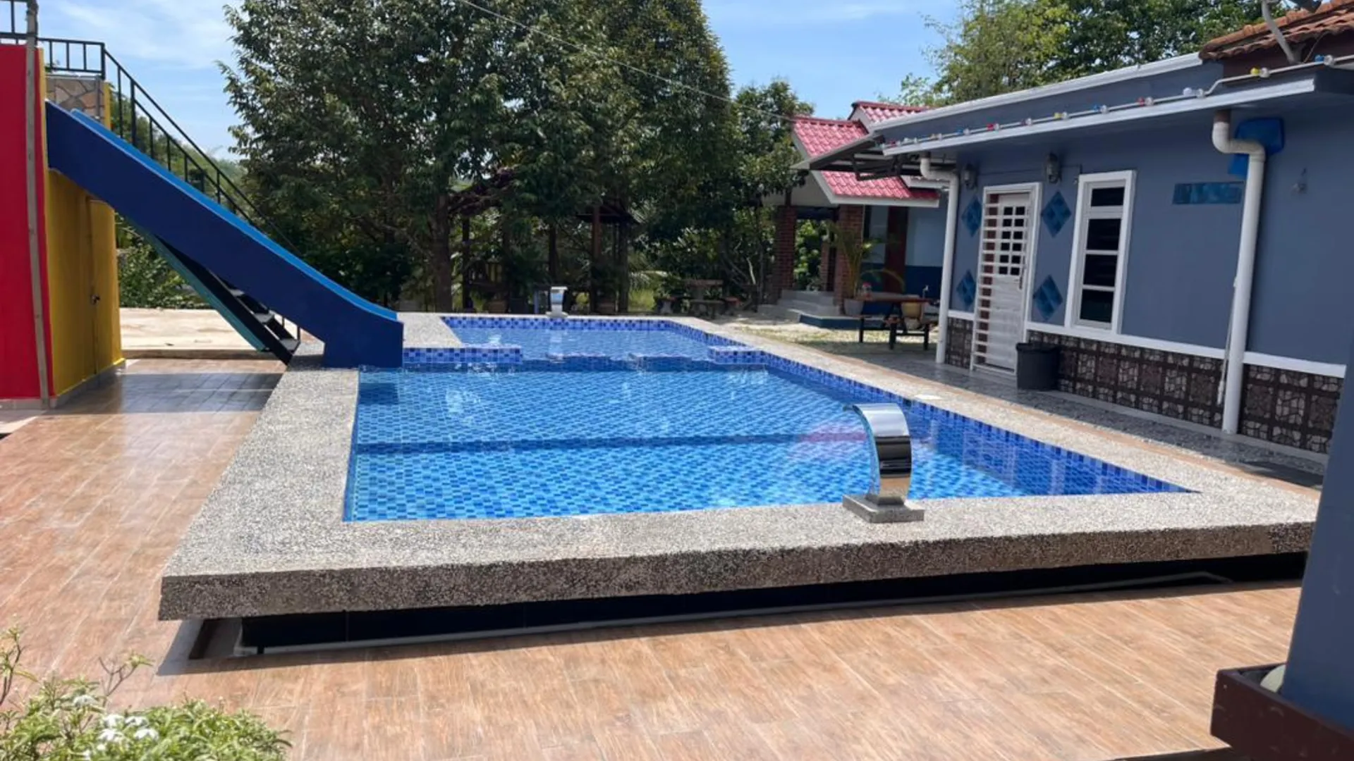 쿠알라 네랑 지트라의 프라이빗 하우스 (2400m², 침실 5개, 프라이빗 욕실 4개) 3성급 싱글룸 객실