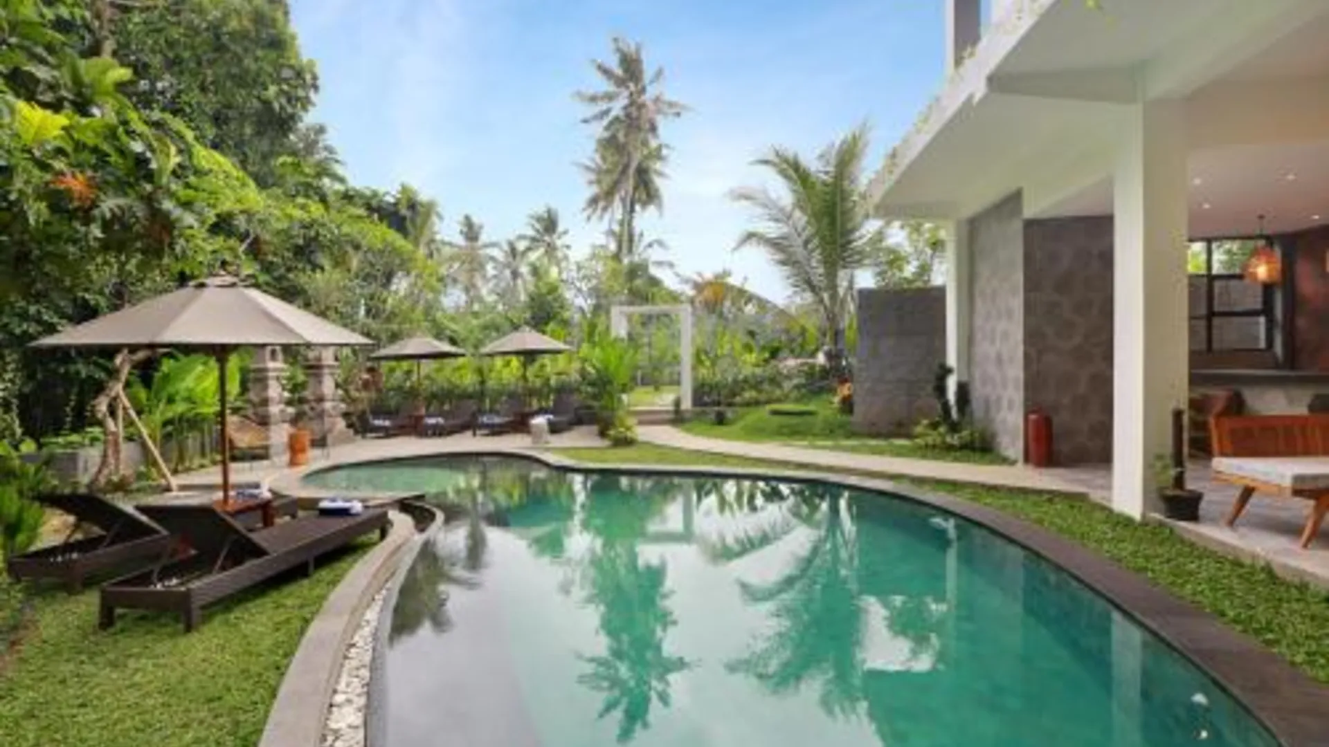 발리 더 나니 3성급 호텔 로비