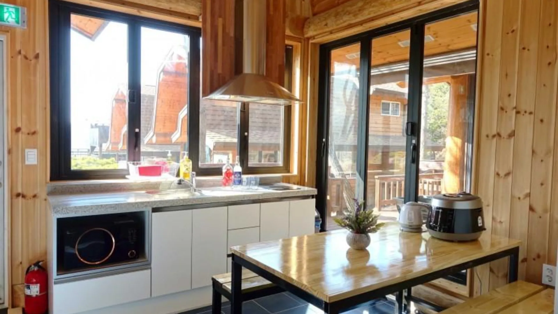 보령 보령 숲속애통나무마을펜션 3성급 게스트하우스 전망