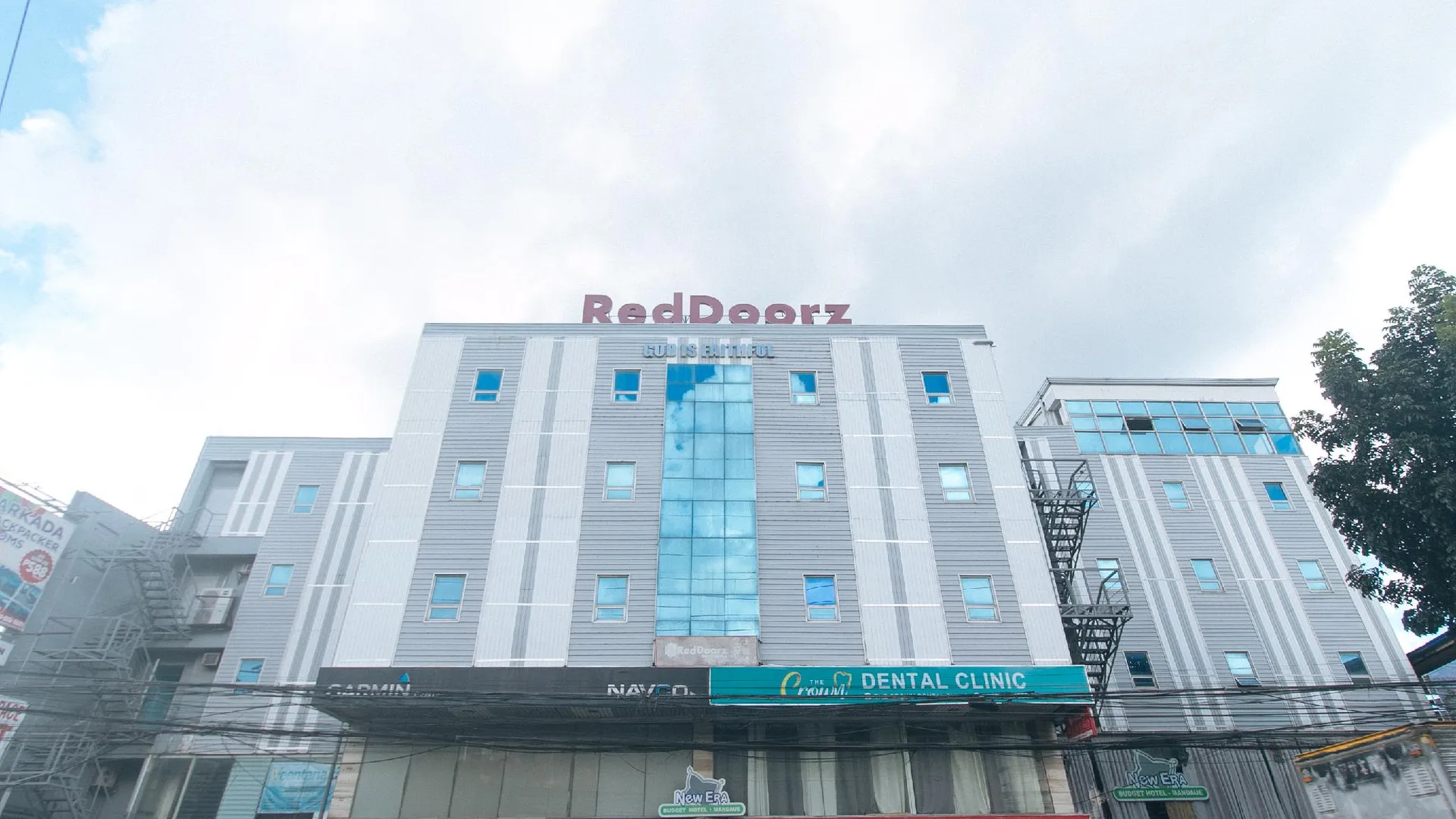 세부 레드도어즈 플러스 뉴 에라 버짓 호텔 만다우에 구 레드도어즈 플러스 니어 UV 만다우에 세부 2성급 호텔 수영장