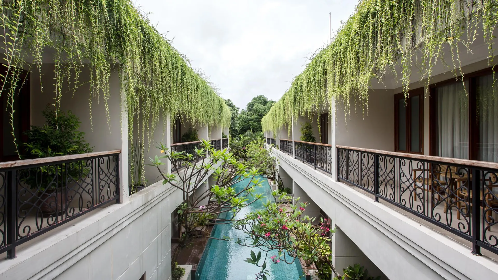 발리 세민야크 라군 올 스위츠 호텔 3성급 호텔 외관