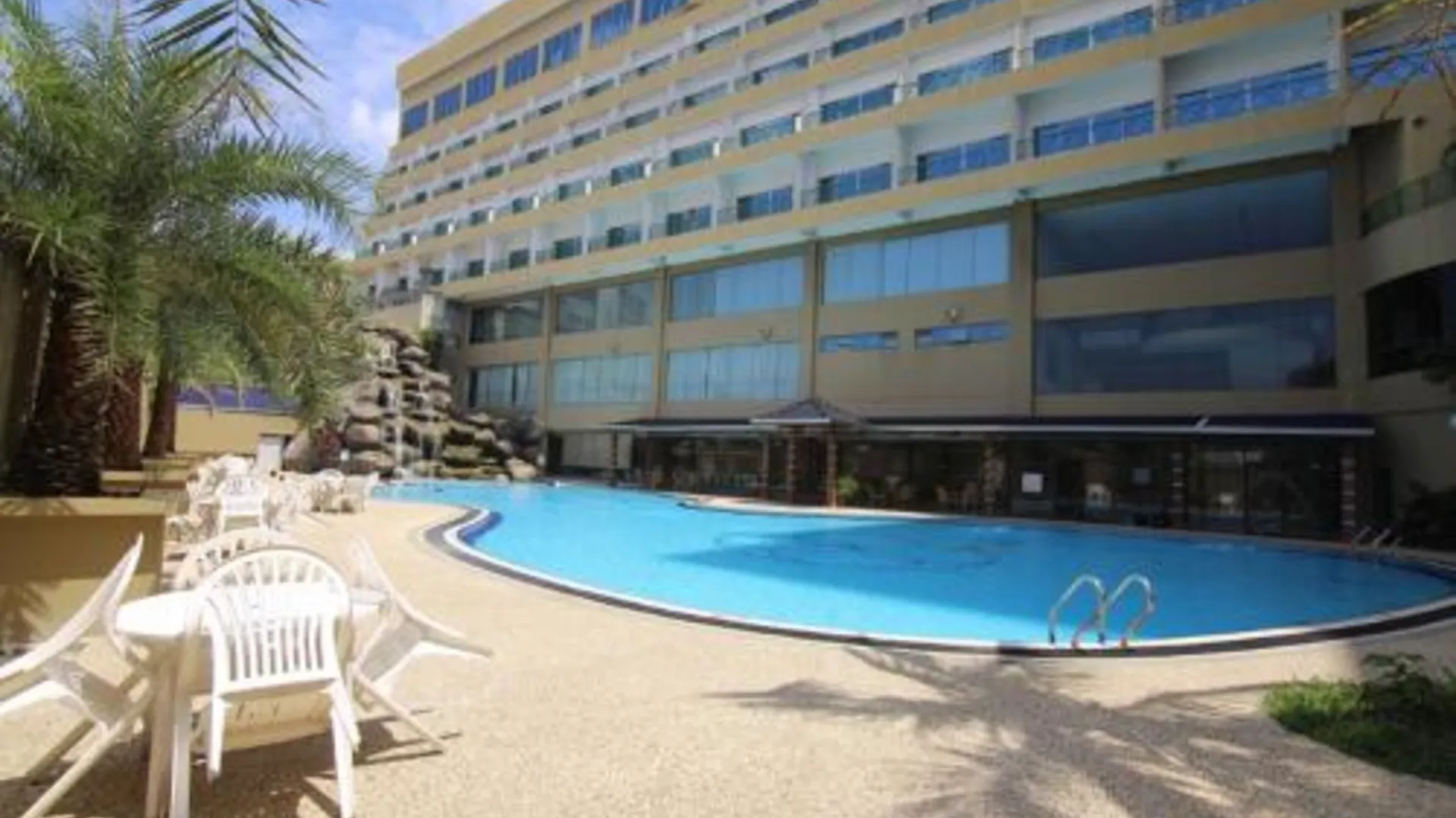 쿠안탄 그랜드 다룰마크무르 호텔 쿠안탄 4성급 호텔 외관