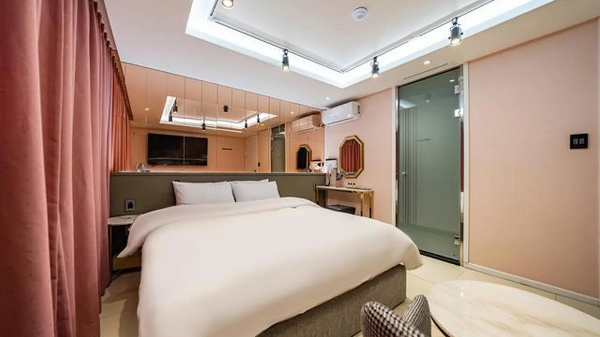 서울 신촌 앨리 1성급 호텔 객실