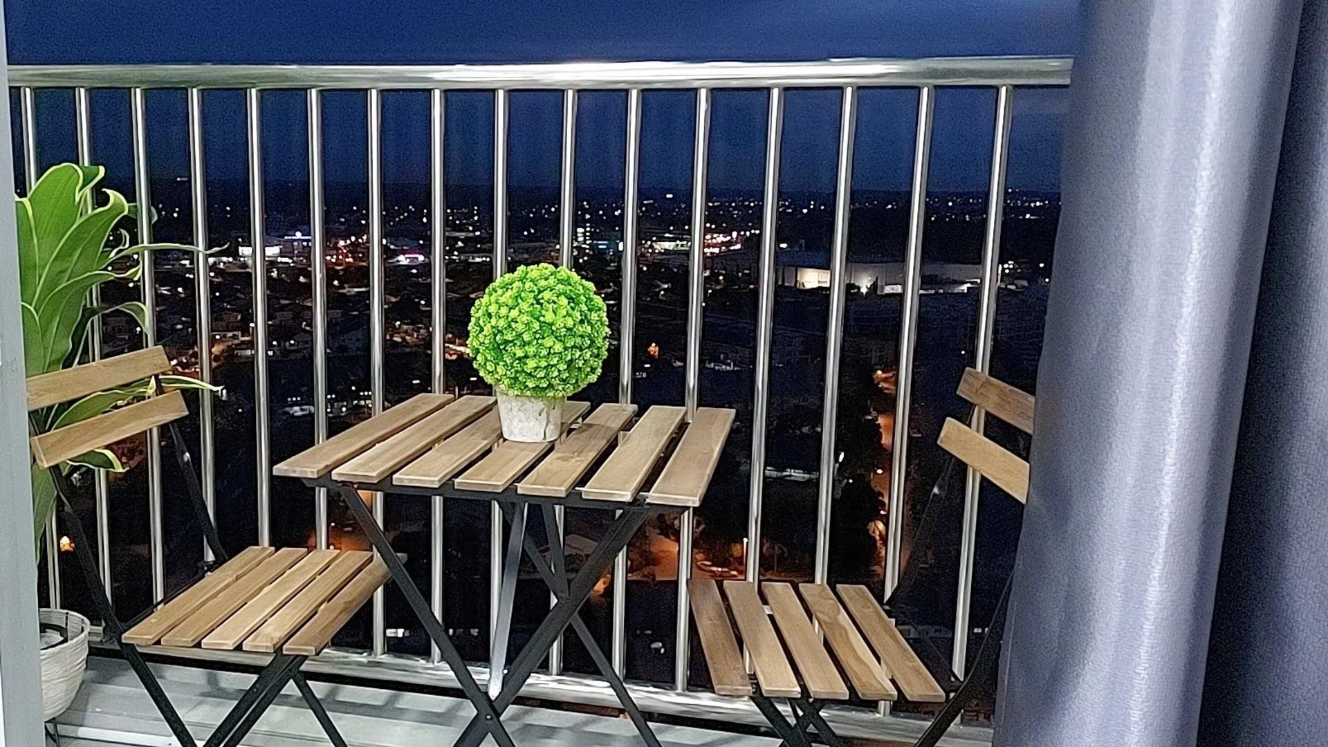 세리 만중 세리 만중의 아파트먼트 (1580m², 침실 4개, 프라이빗 욕실 2개) 3성급 싱글룸 전망