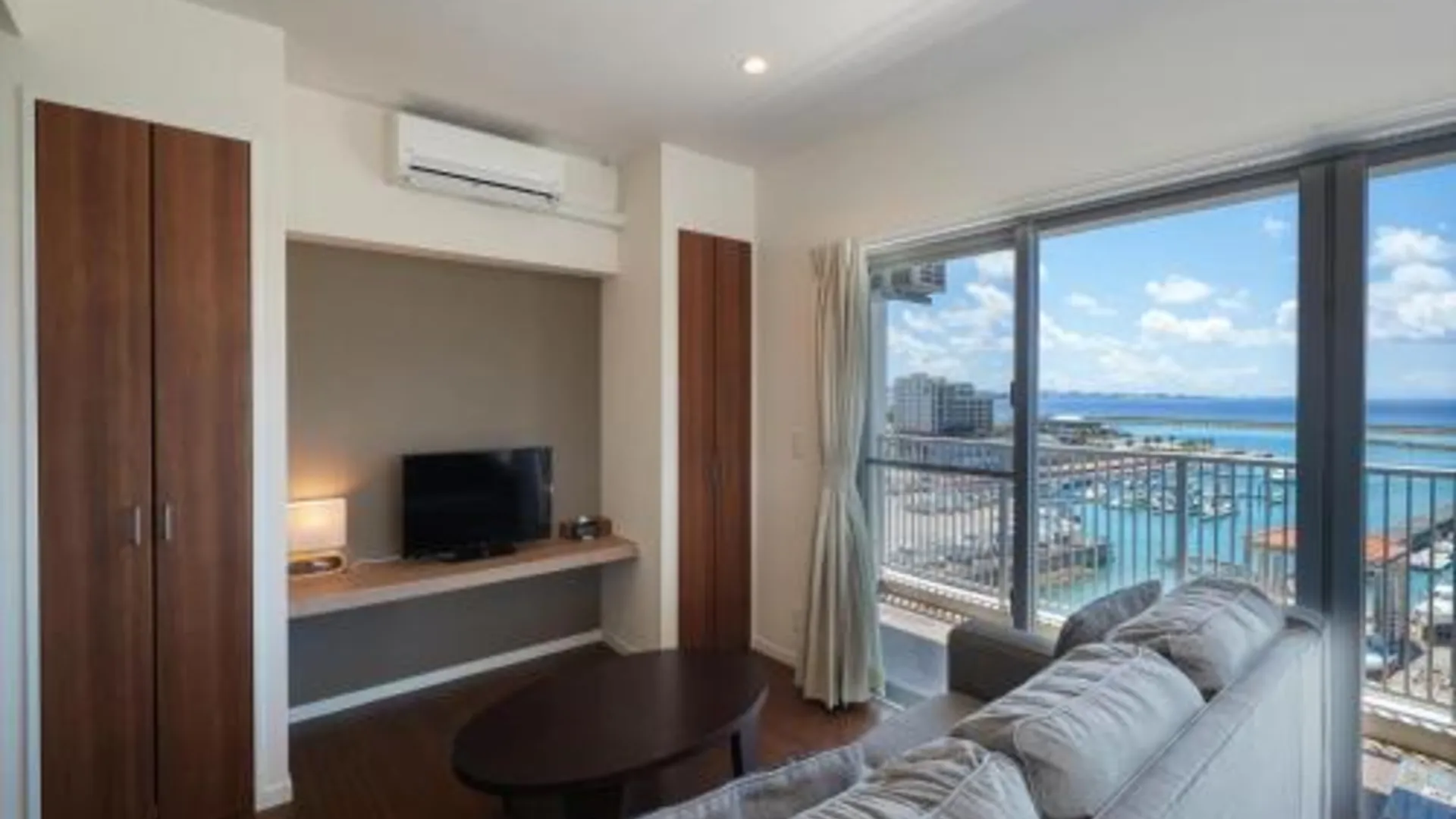 오키나와 본섬 씨사이드 콘도미니엄 라나 차탄 4성급 게스트하우스 스위트룸