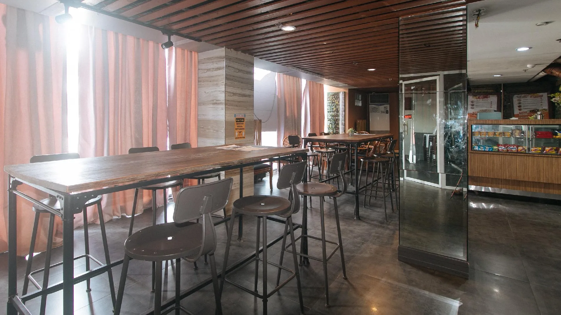 세부 레드도어즈 플러스 뉴 에라 버짓 호텔 만다우에 구 레드도어즈 플러스 니어 UV 만다우에 세부 2성급 호텔 외관