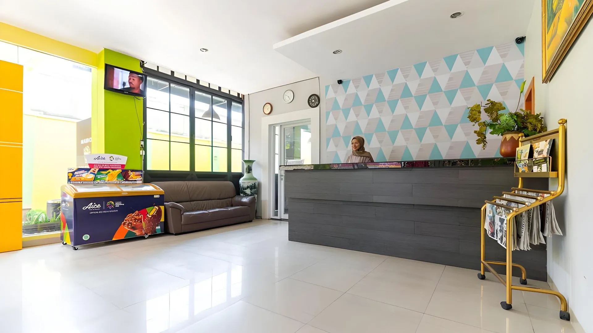 마카사르 RedDoorz Plus @ Hertasning Area Makassar 3성급 호텔 객실