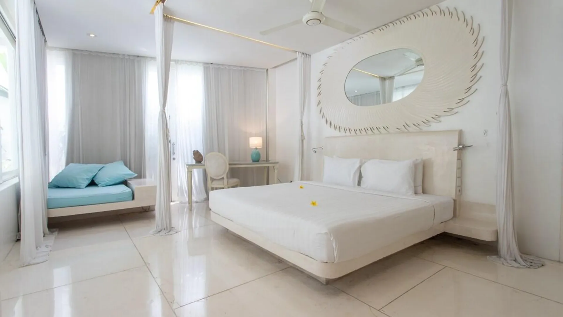 발리 Luxury! 8-Bedroom Private Pool Villa -Beach Access 3성급 게스트하우스 스위트룸