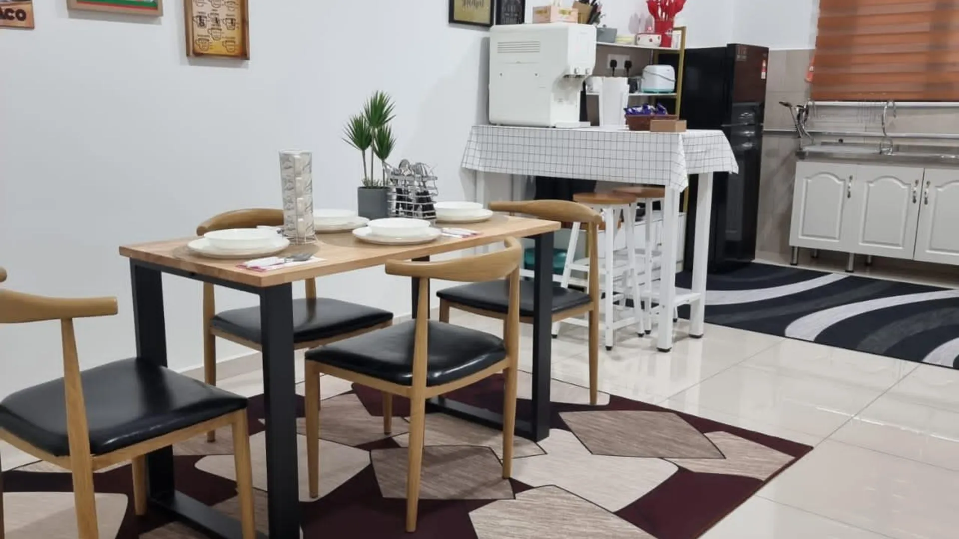 말라카 멜라카텡가의 프라이빗 하우스 (1000m², 침실 3개, 프라이빗 욕실 1개) 2성급 싱글룸 외관