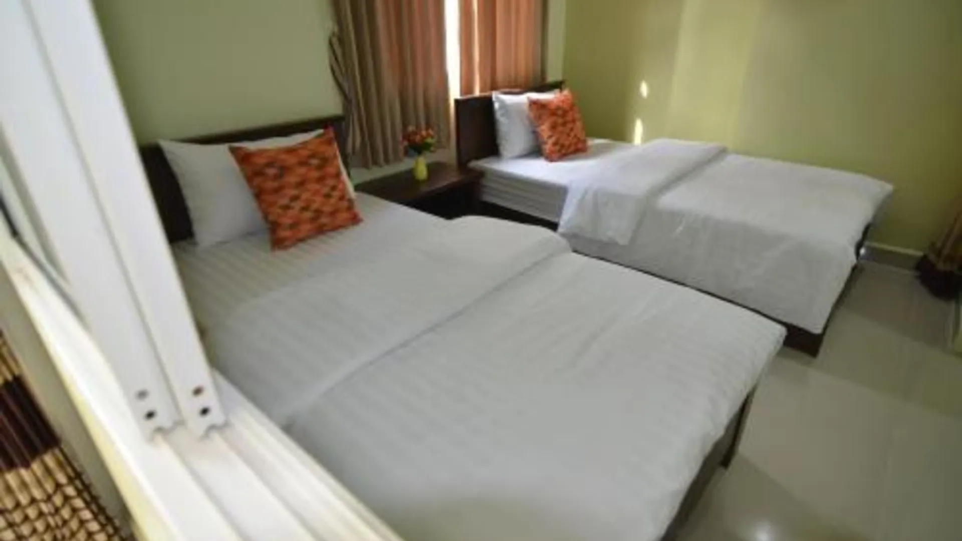 방콕 더 베스트 플레이스 2성급 호텔 스위트룸