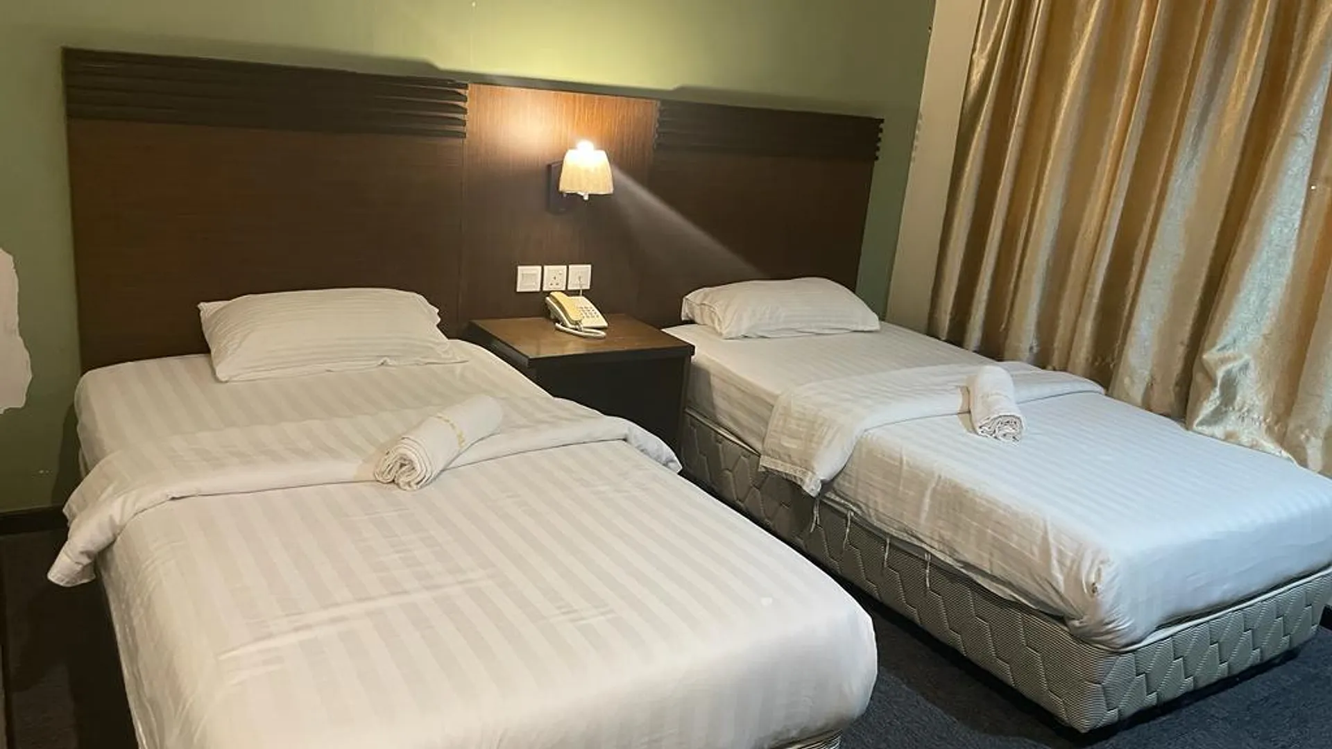 케닌가우 퀸 호텔 2성급 호텔 수영장