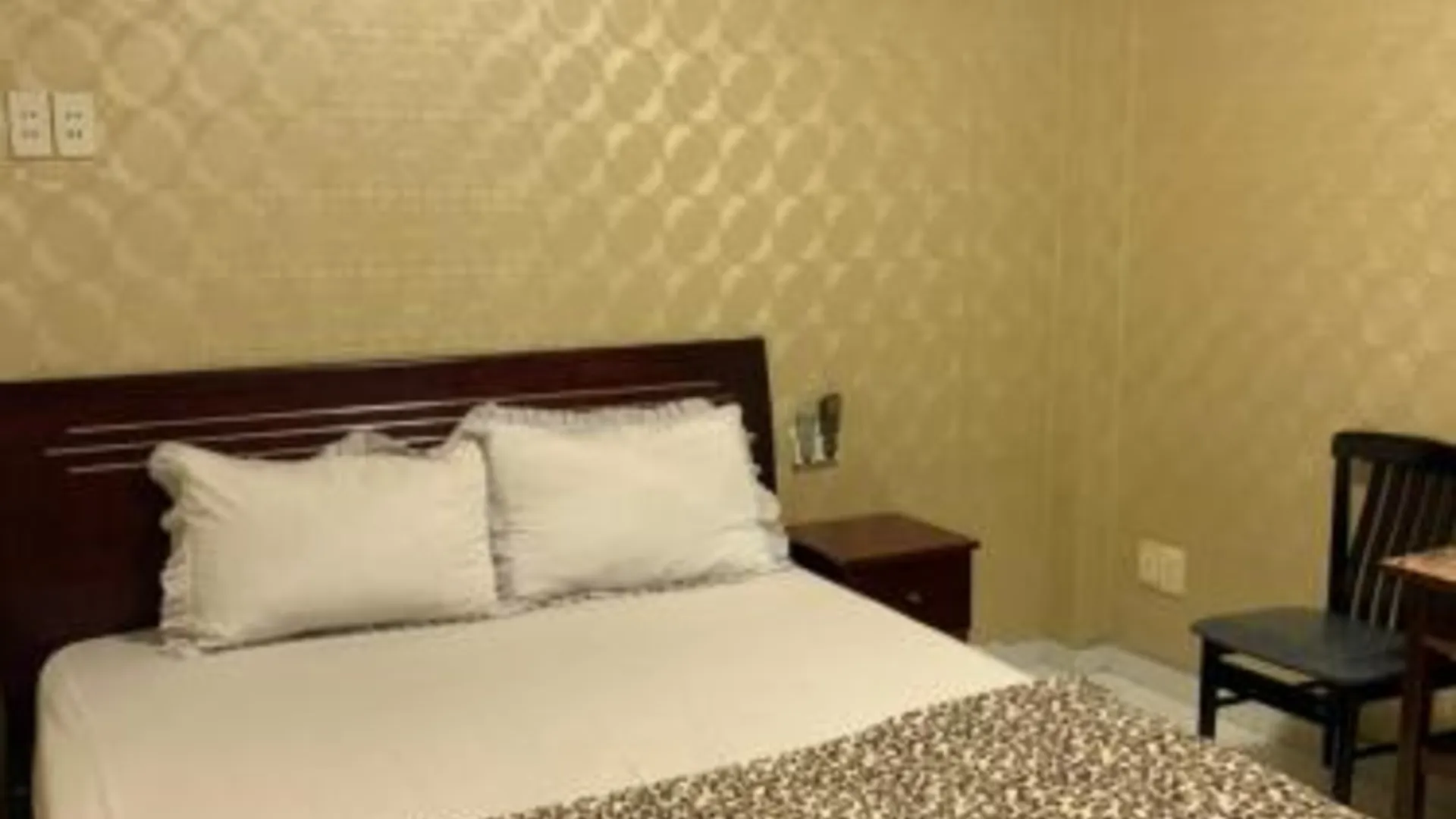 호치민 호앙옌니 호텔 1성급 호텔 스위트룸