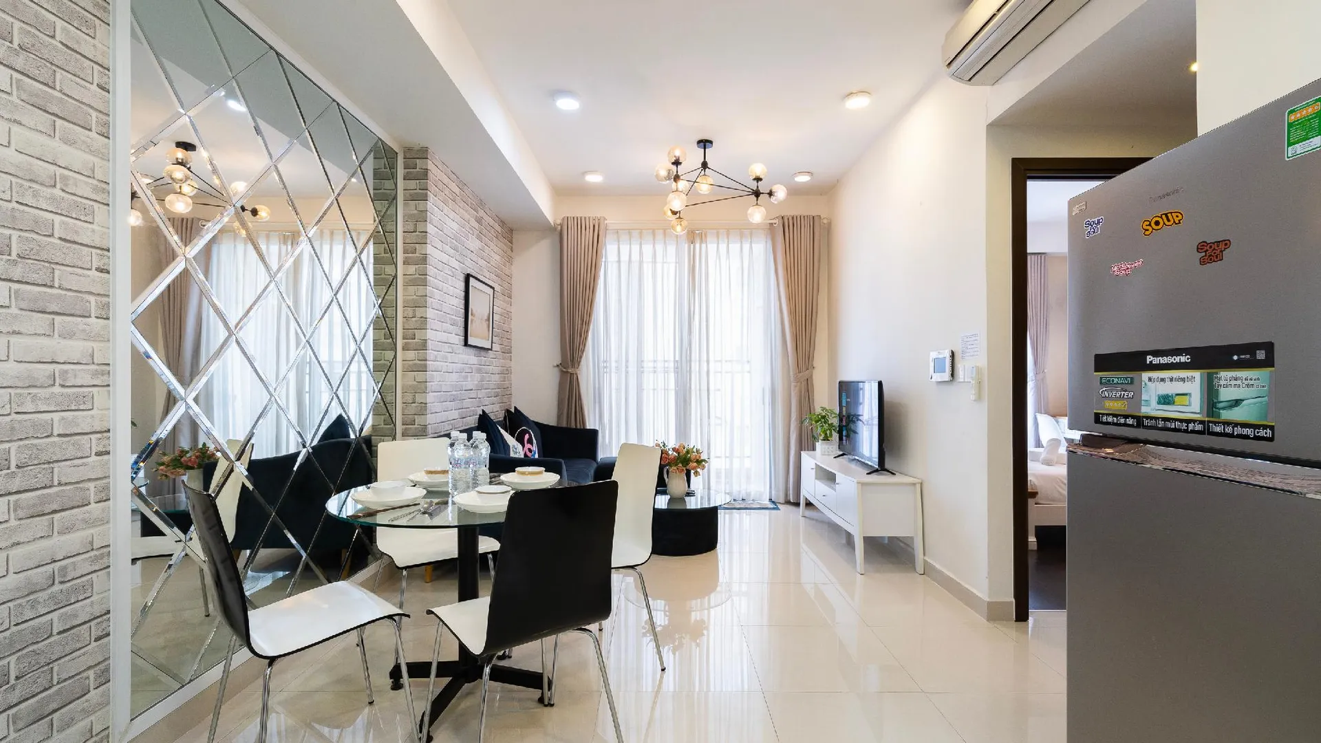 호치민 4군의 아파트먼트 (80m², 침실 2개, 프라이빗 욕실 1개) 4성급 싱글룸 레스토랑