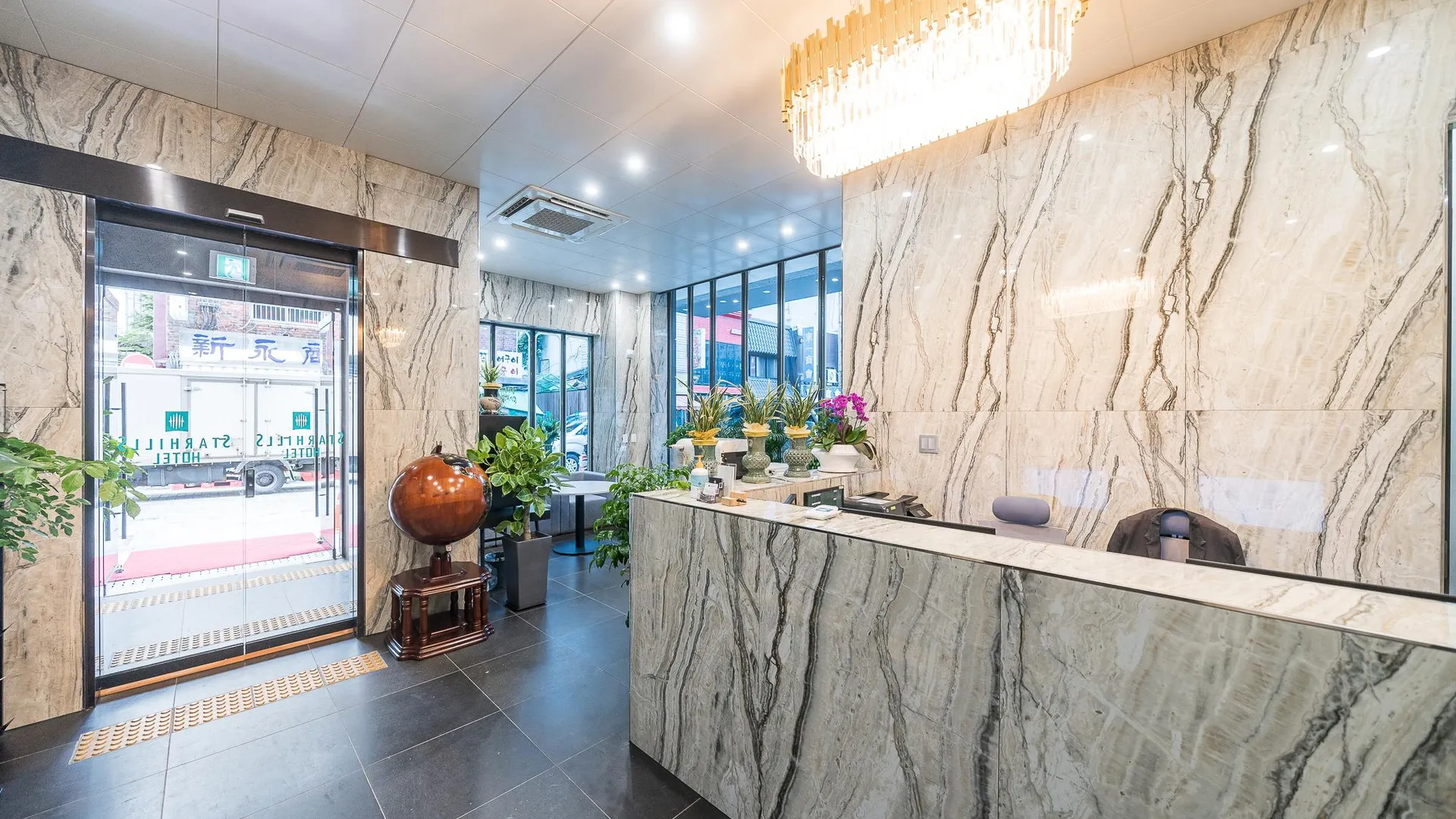 서울 남대문시장 중심의 스타힐스호텔 1성급 호텔 로비