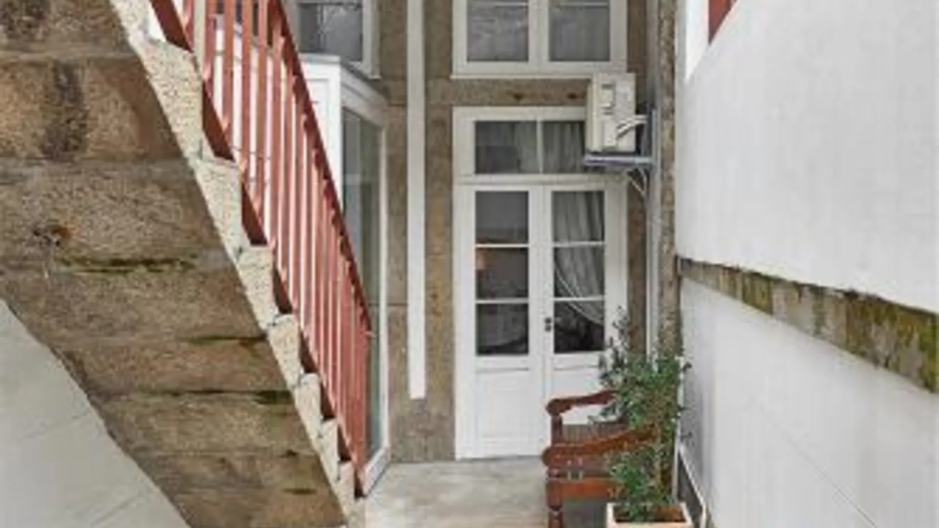 포르투 포르투센스 알마다 3성급 게스트하우스 외관