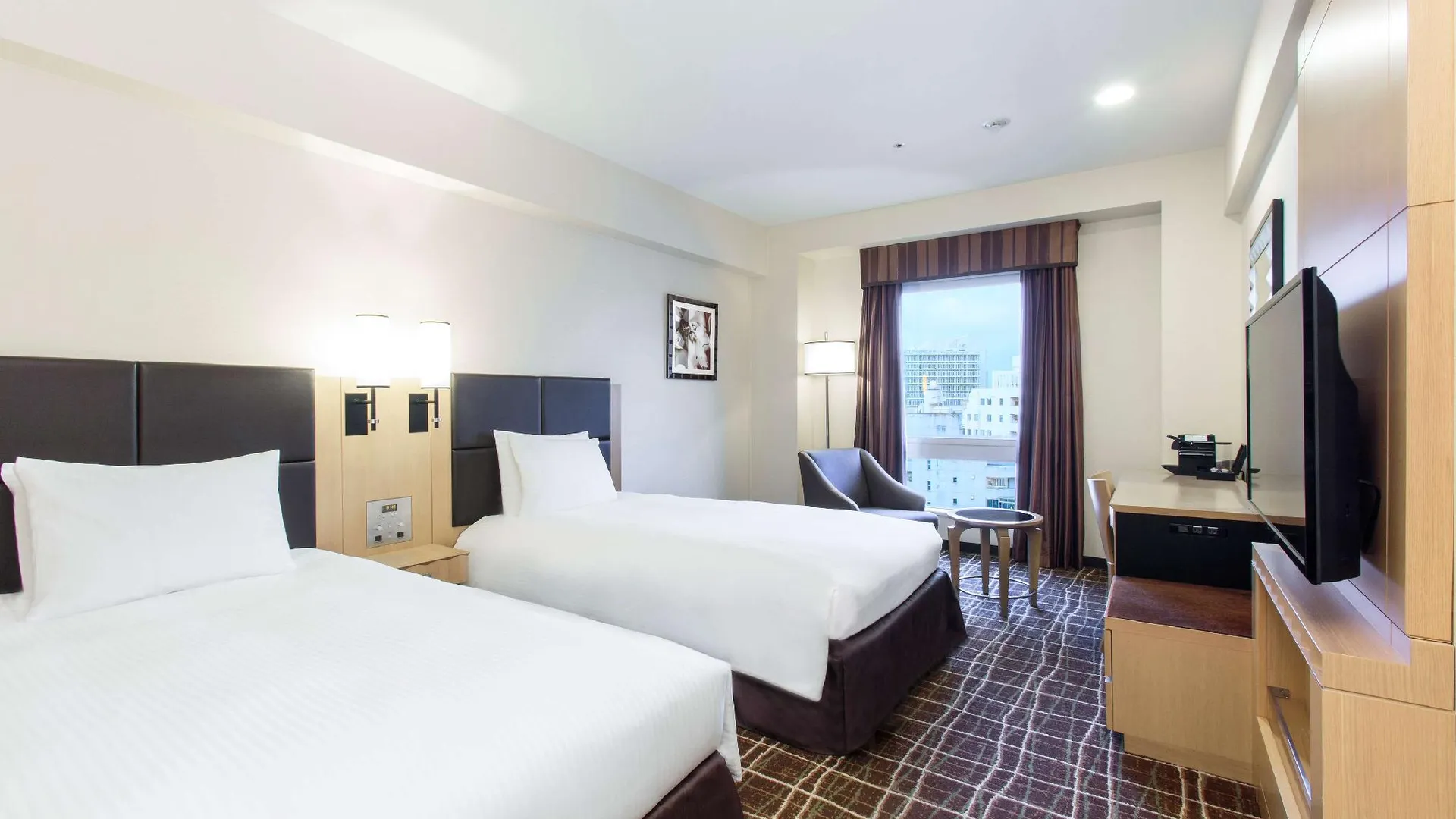 오키나와 본섬 더블트리 바이 힐튼 나하 4성급 호텔 스위트룸