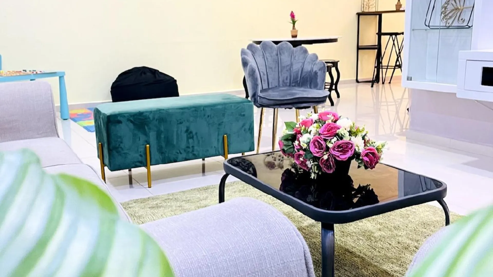 쿠안탄 One King & 1 Queen for 4pax | Private Bathroom 2성급 싱글룸 레스토랑