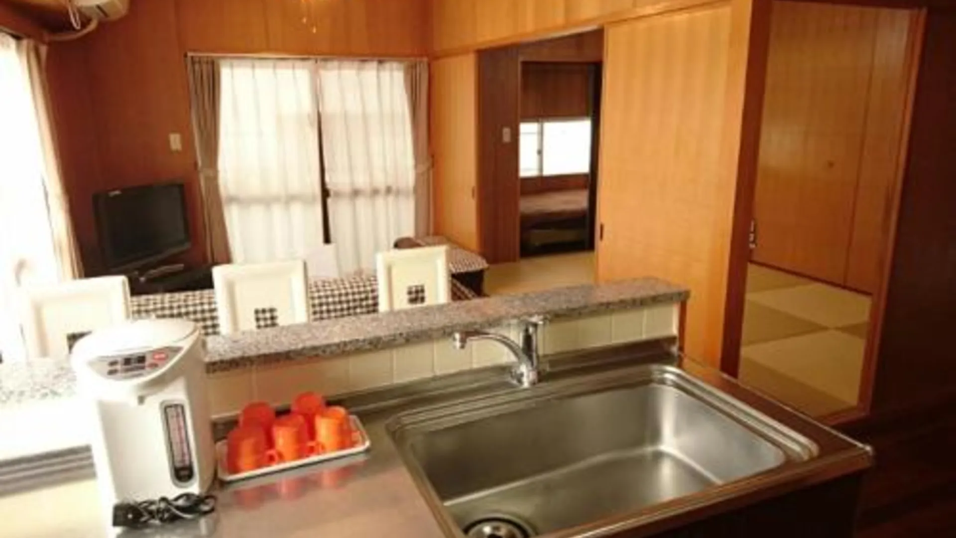 오키나와 본섬 코쿠사이 타운 인 1성급 호텔 로비