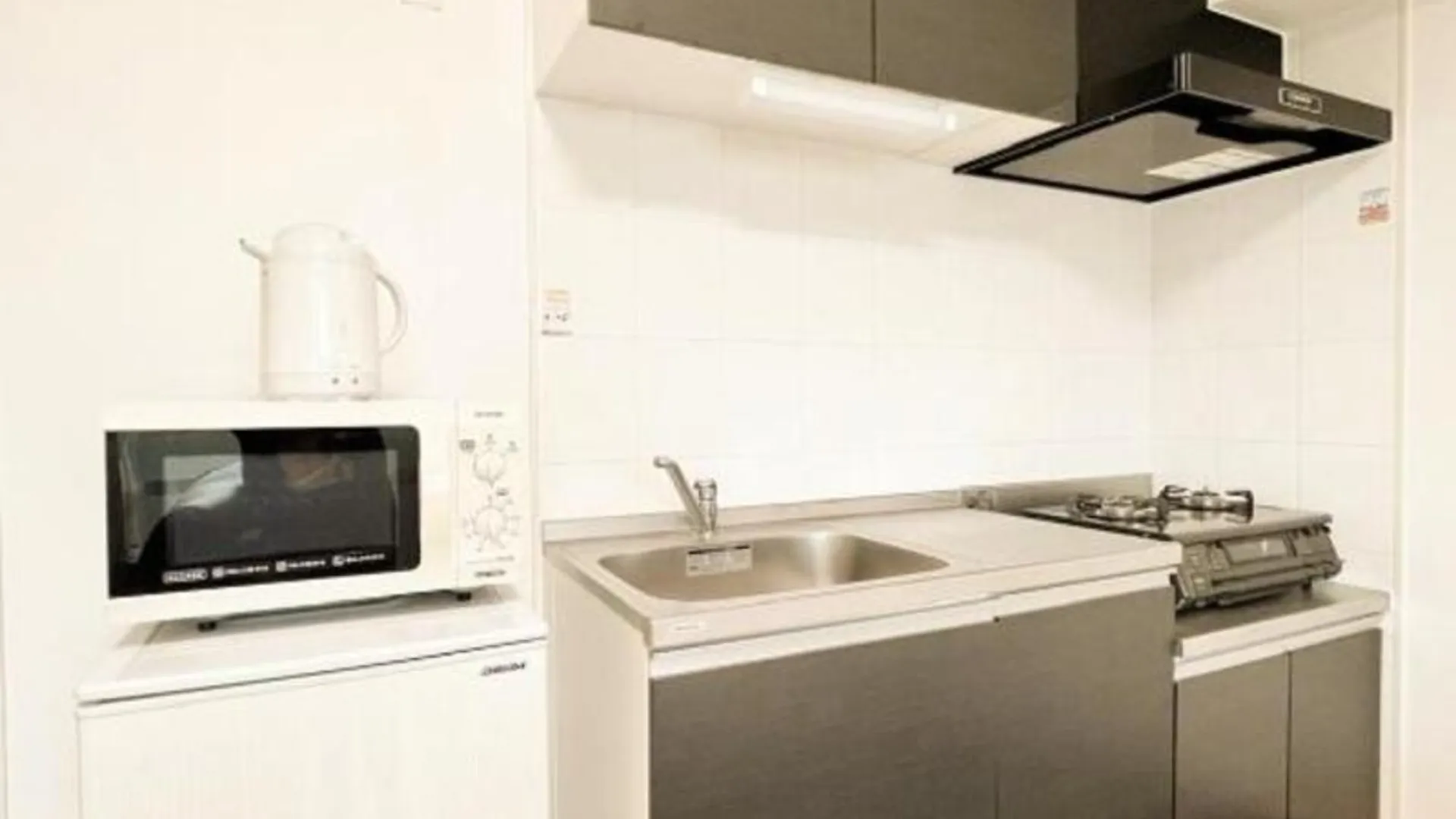 오키나와 본섬 코랄 게이트 인 쿠메 3성급 게스트하우스 외관