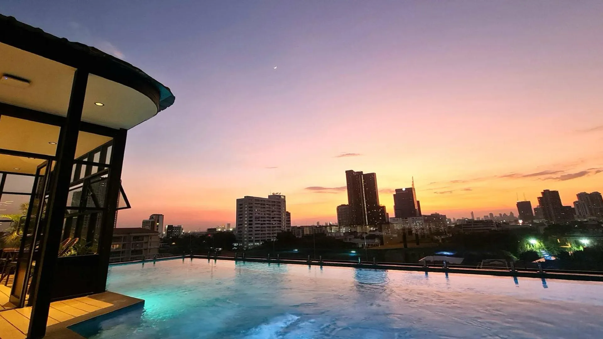 방콕 더 사샤 아파트호텔 통로 4성급 호텔 외관