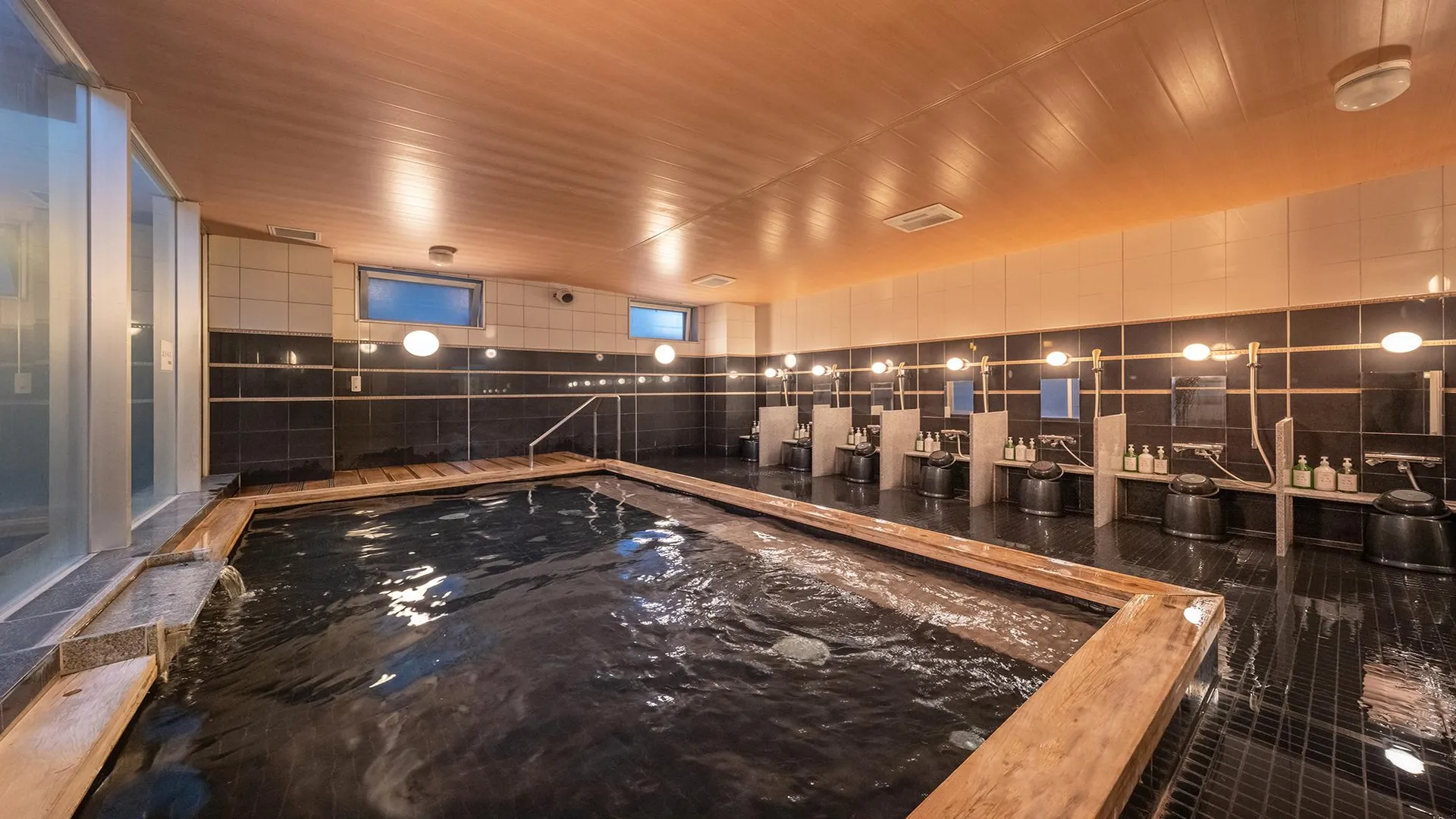 후쿠오카 QuintessaHotel Fukuokawatanabedouri Comic&Books 5성급 호텔 부대시설