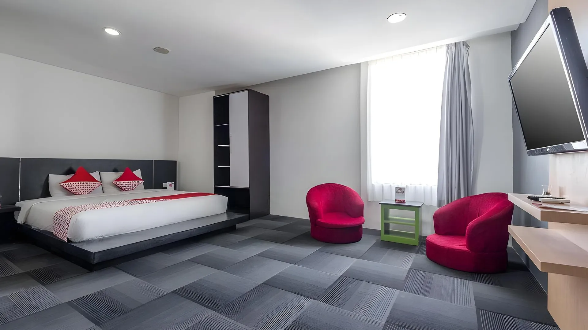 마카사르 Urbanview Hotel Asyra Makassar 3성급 호텔 스위트룸