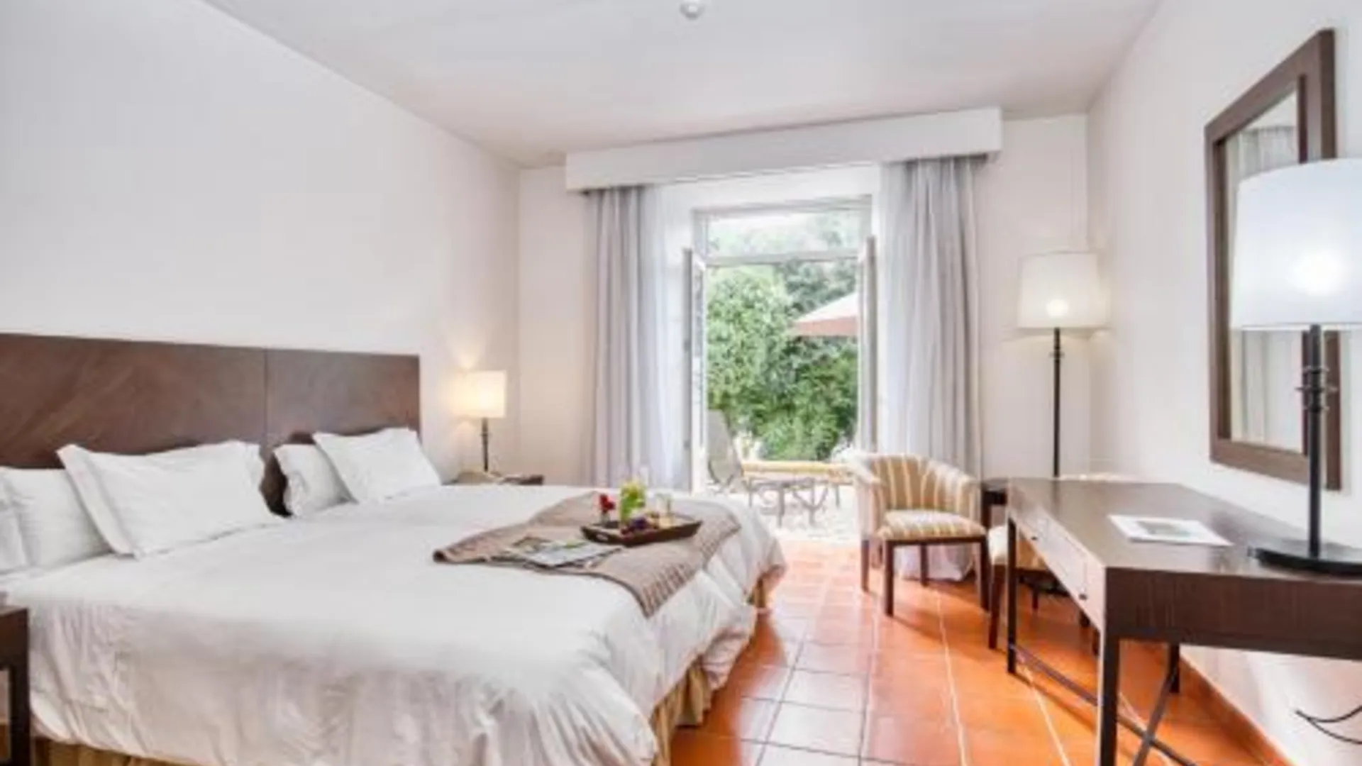 에스트레모즈 파테우 두스 솔라르스 참 호텔 4성급 호텔 스위트룸