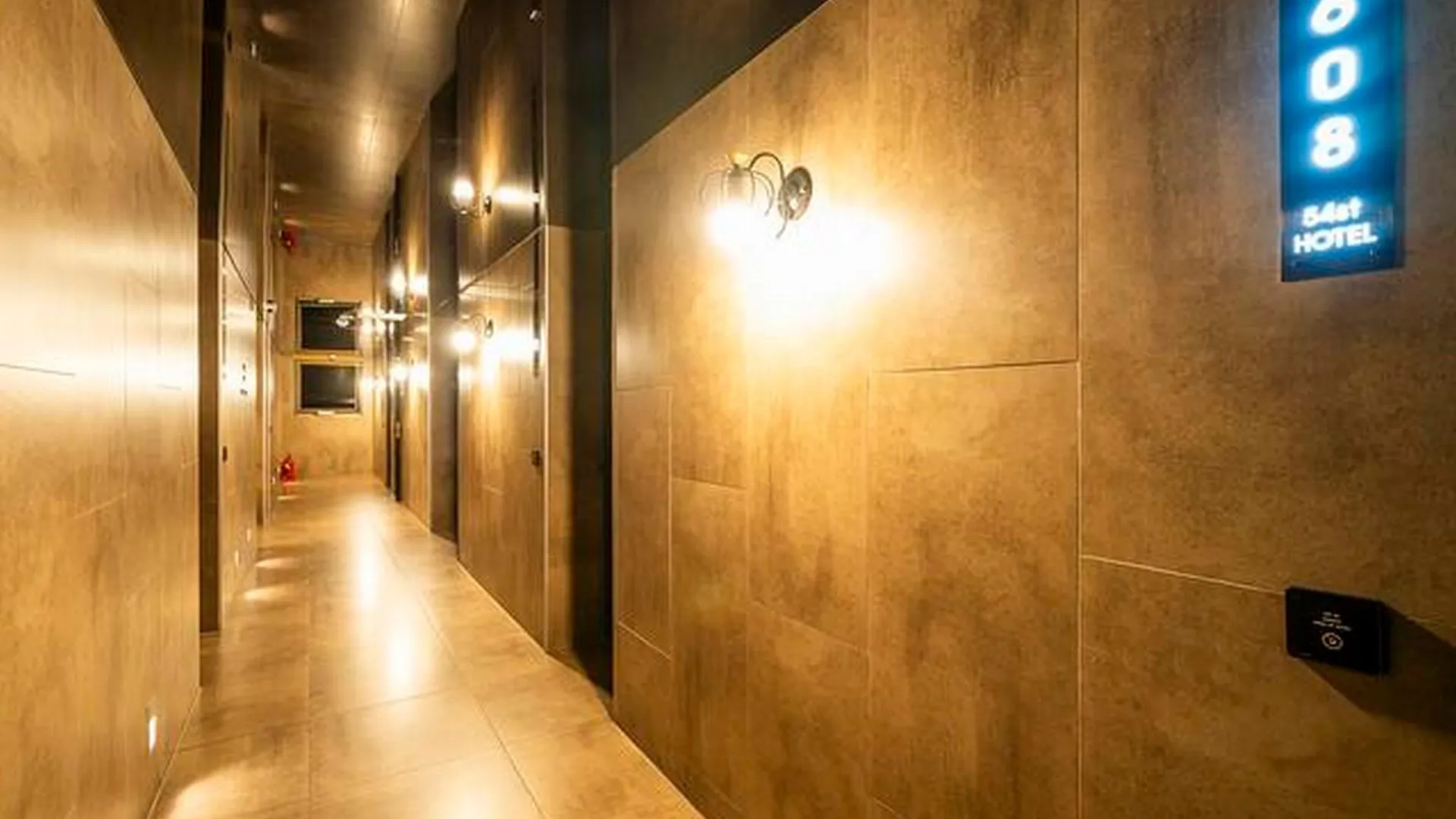 서울 54번가 호텔 서울대입구역점 호텔 외관