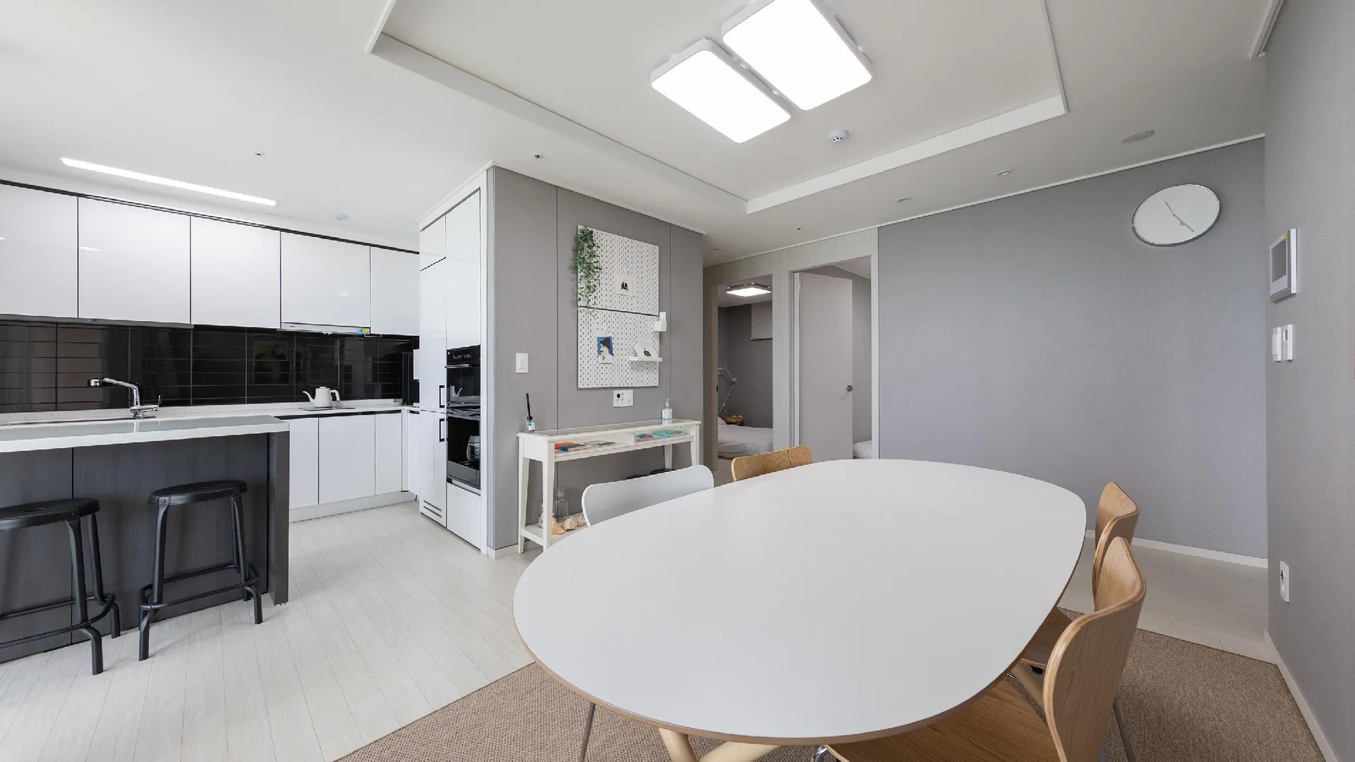 강릉 Ocean stay★ three room half ocean view room01 4성급 게스트하우스 객실