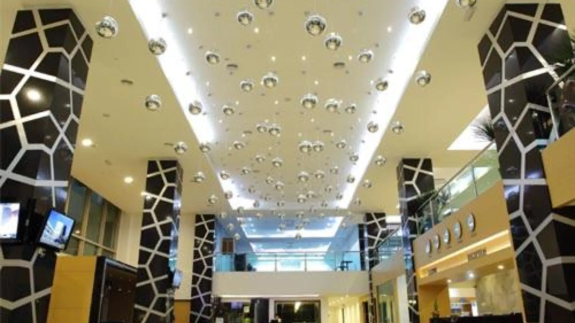 이포 심포니 스위트 호텔 4성급 호텔 로비