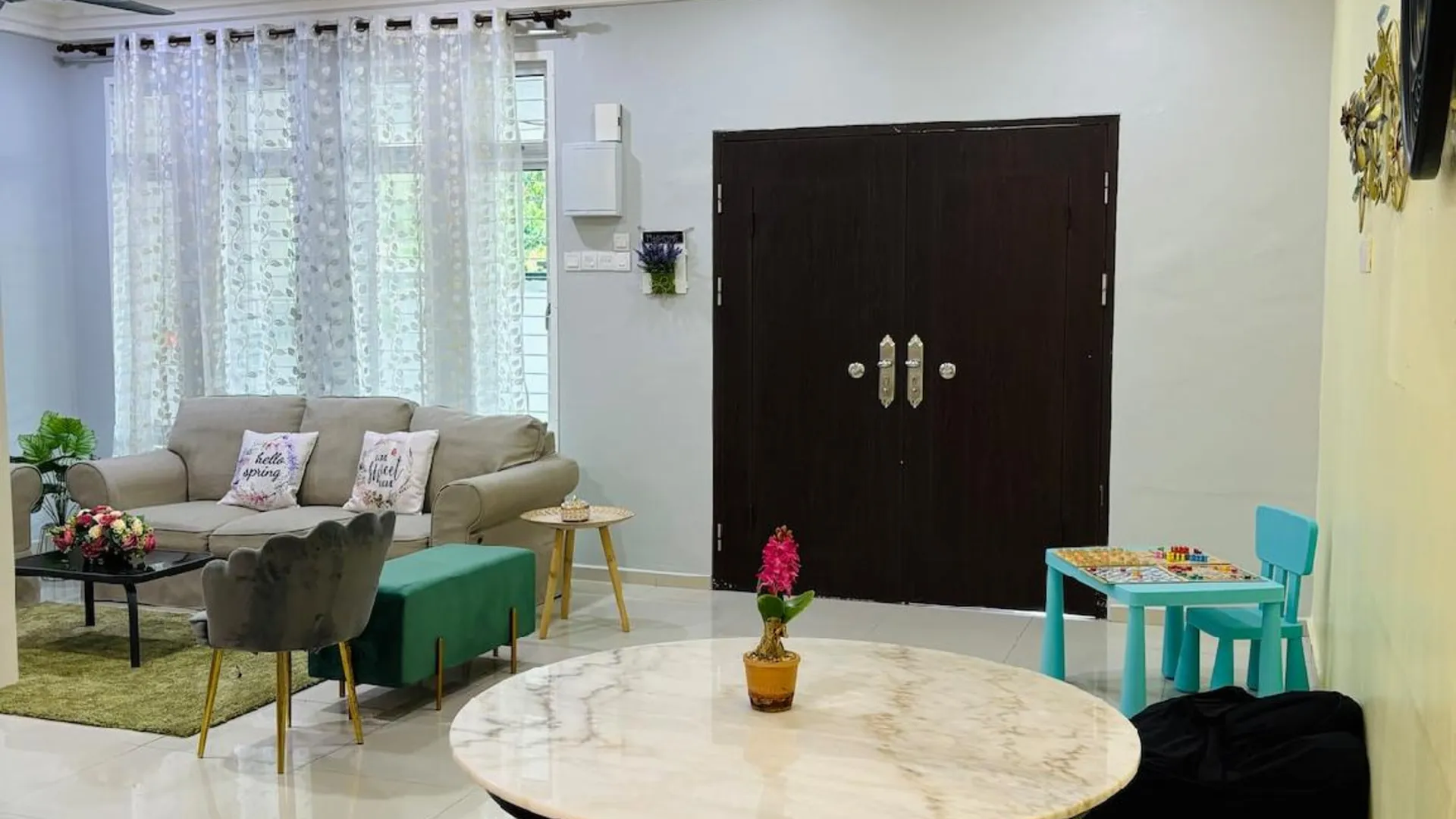 쿠안탄 One King & 1 Queen for 4pax | Private Bathroom 2성급 싱글룸 전망