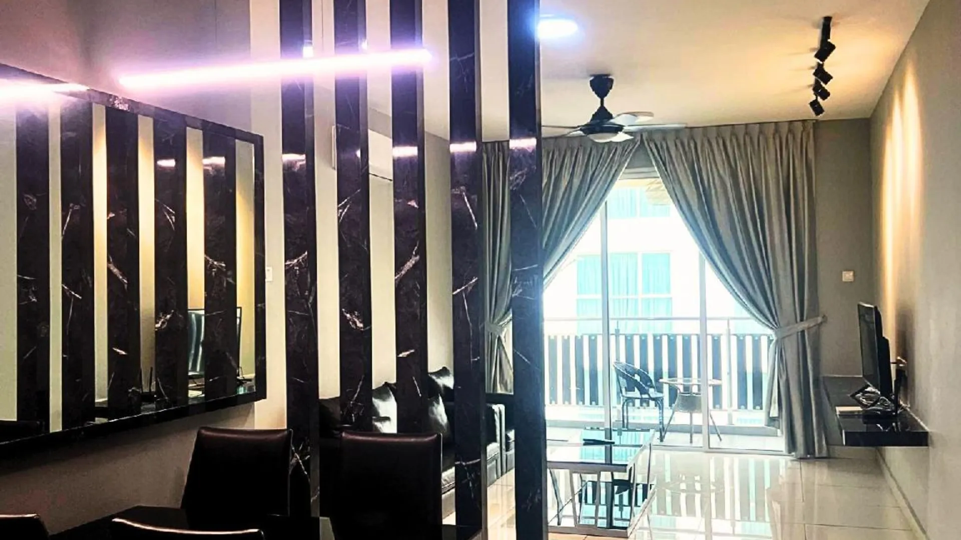 조호바루 / 조호르바루 테브라우의 아파트먼트 (m², 침실 3개, 프라이빗 욕실 3개) 5성급 싱글룸 레스토랑