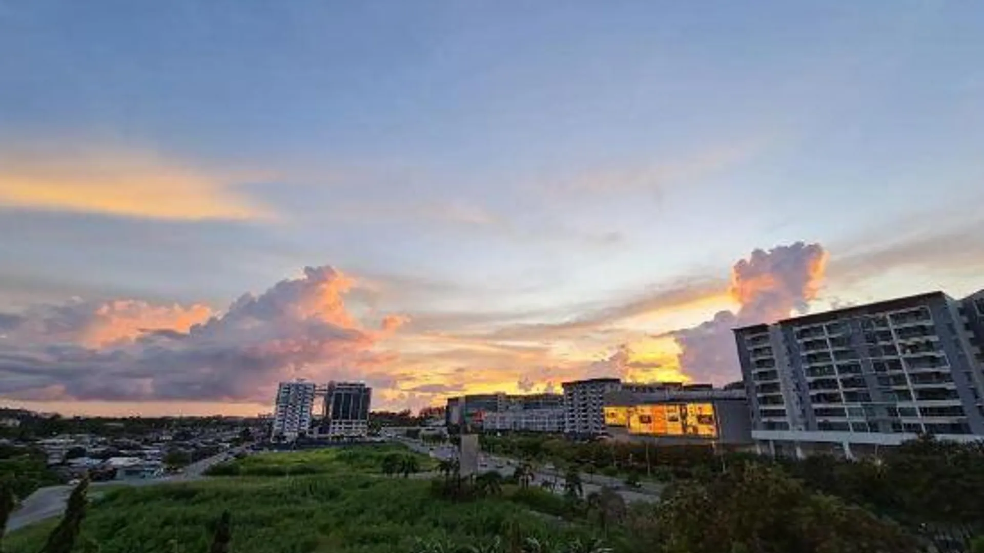 코타키나발루 Royal Crown Scsp 783 KK CBD near Imago 3성급 호텔 전망