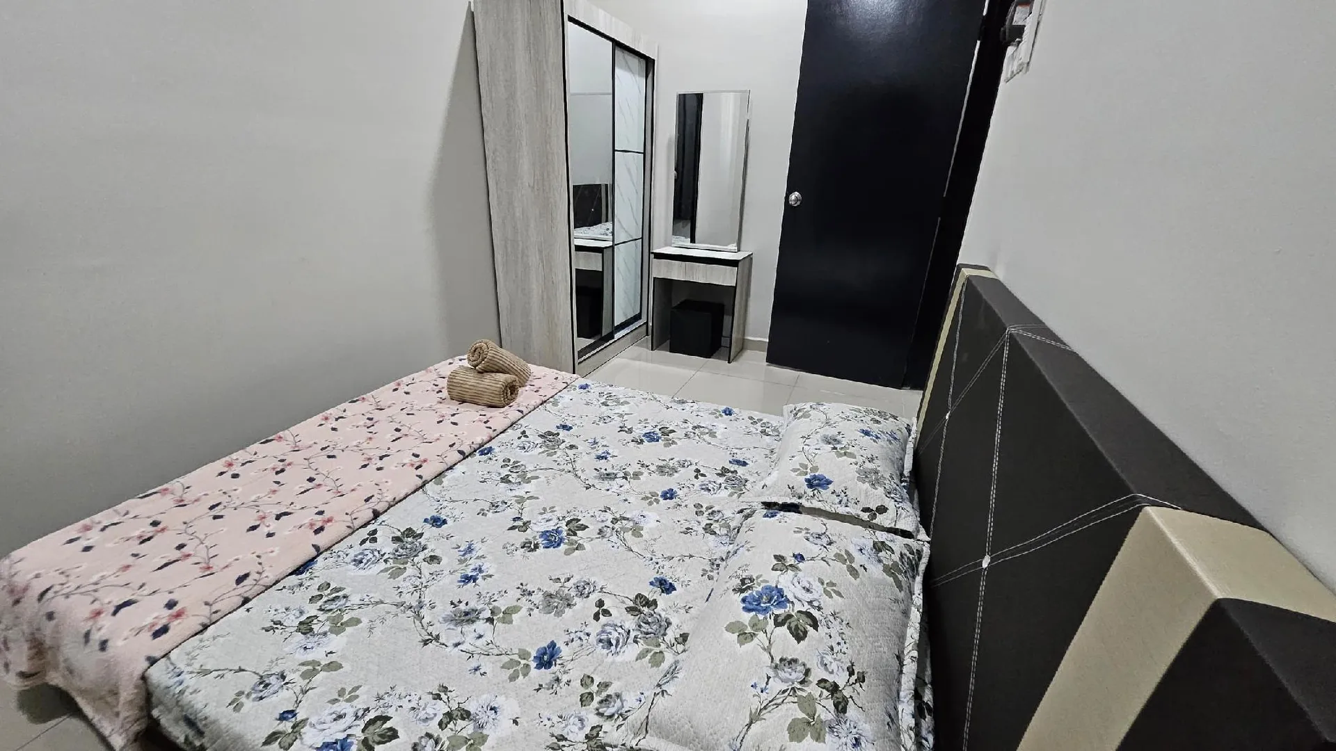 쿠안탄 감방의 프라이빗 하우스 (m², 침실 4개, 프라이빗 욕실 2개) 4성급 게스트하우스 레스토랑