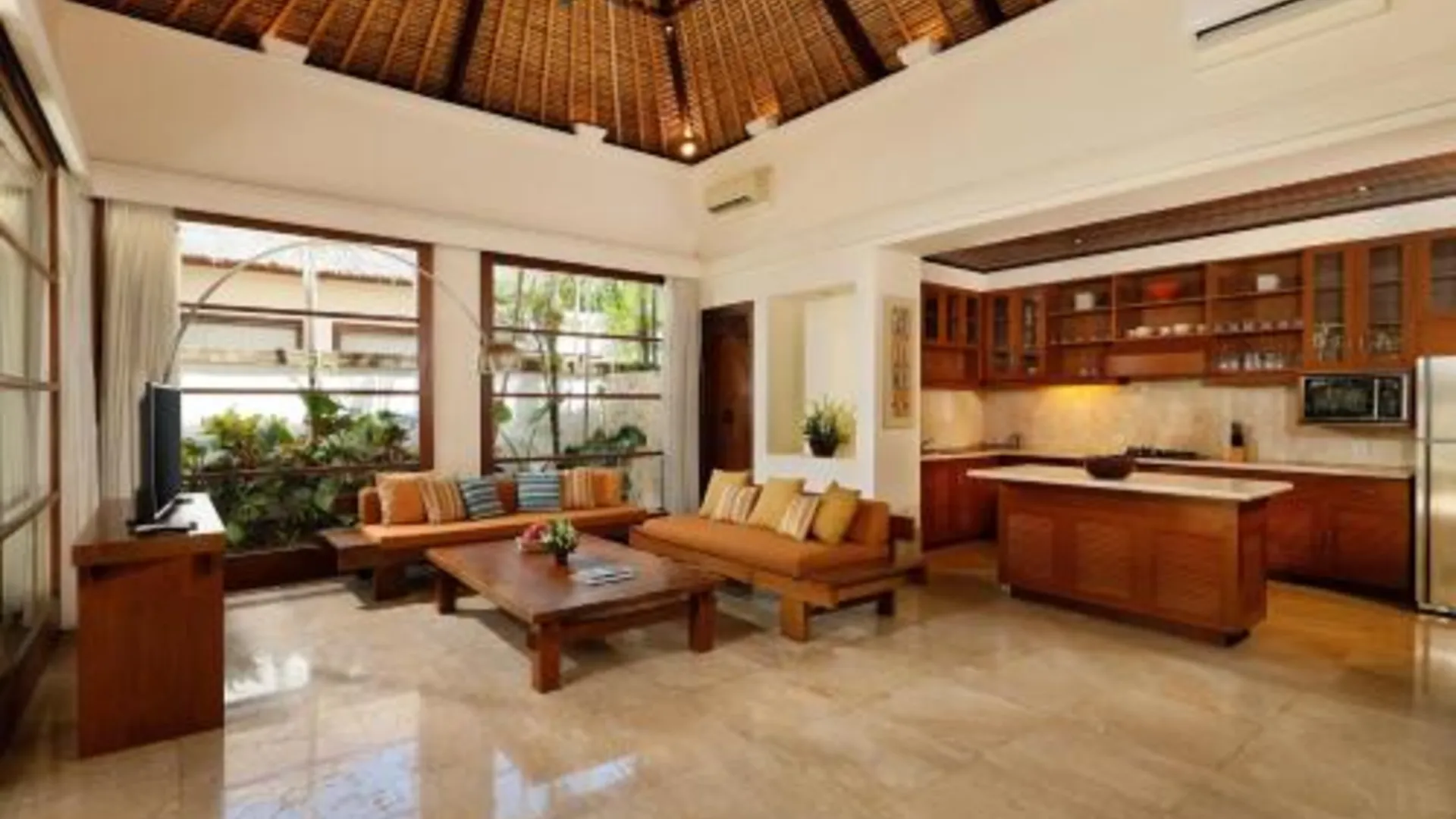 발리 짐바란 비치 빌라스 바이 나쿨라 5성급 호텔 수영장