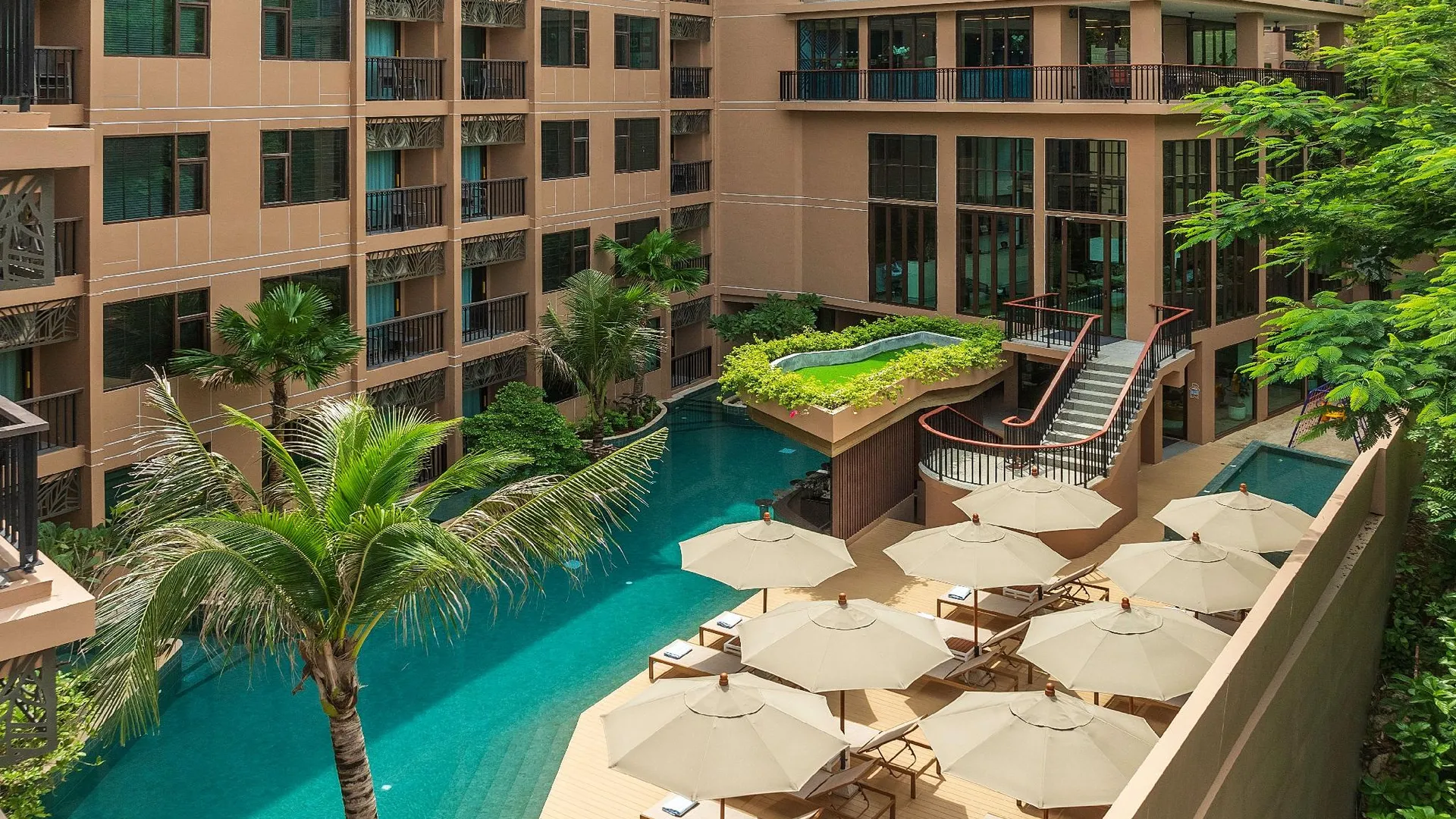 푸켓 더 프라우드 카론 비치 푸켓 트레이드마크 컬렉션 바이 윈덤 4성급 호텔 객실